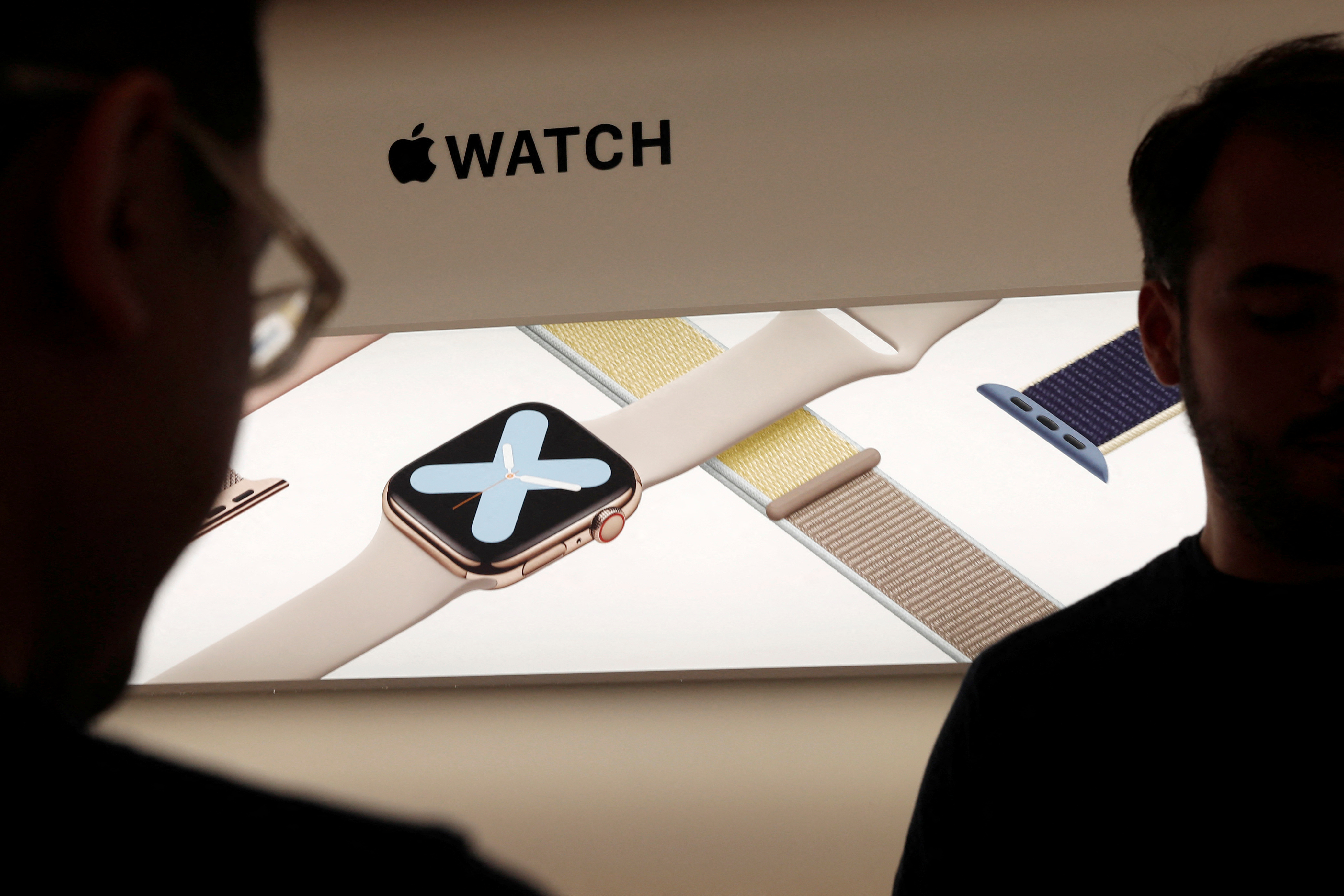 Customers at an Apple Store Looking at a Display Case of Apple Watches  Editorial Photo - Image of modern, global: 237139141