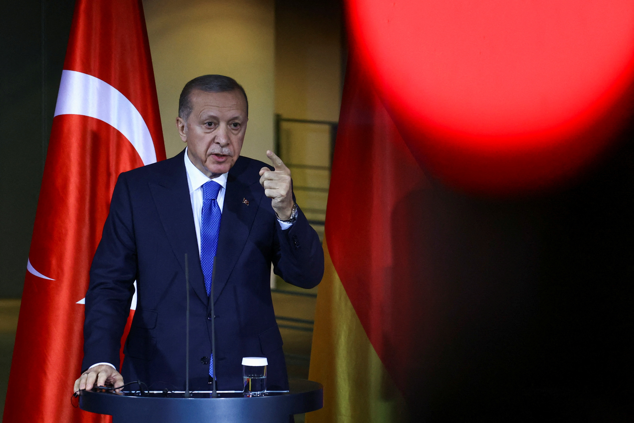 Türk lider Erdoğan, Gazze’deki hastaların tahliyesini görüşmek üzere yakında Mısır’a gitmeyi planladığını söyledi