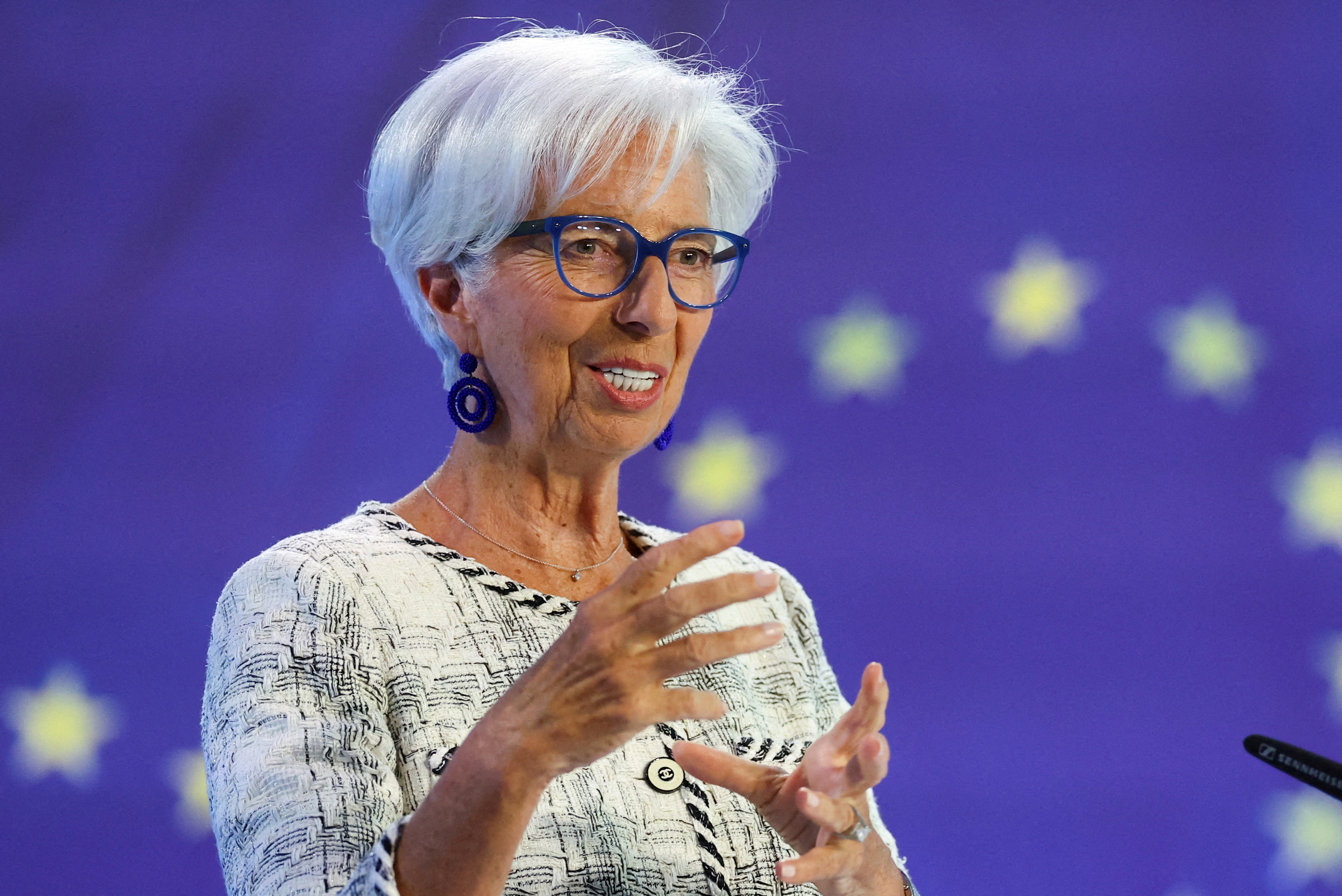 La présidente de la Banque centrale européenne, Lagarde, s'adresse aux journalistes après la réunion de politique monétaire du Conseil des gouverneurs à Francfort