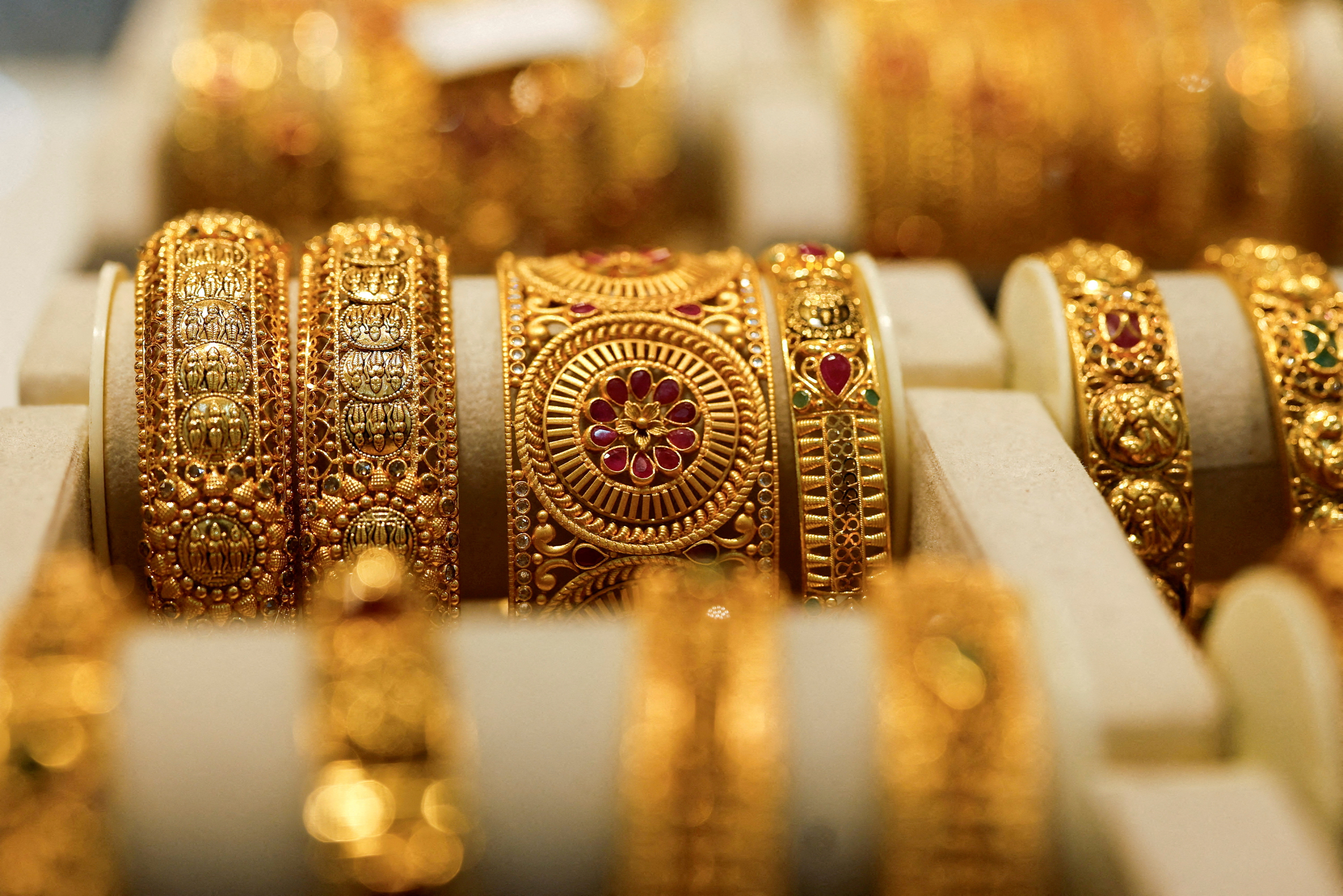 Gold Silver Price Today: सोने-चांदी के ताजा भाव जारी, जानें 28 अक्टूबर को आपके शहर में क्या है कीमत 6 XSOIRZC66ZPRBMKYJSOZGQXTQM