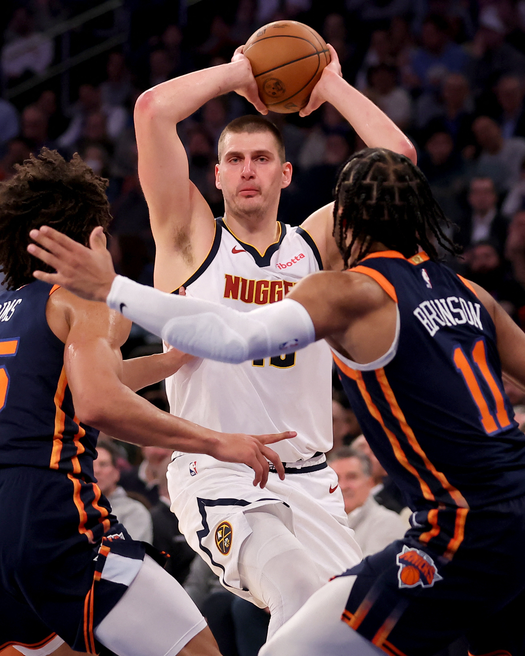 Surging Knicks rout Nuggets for 5th straight win