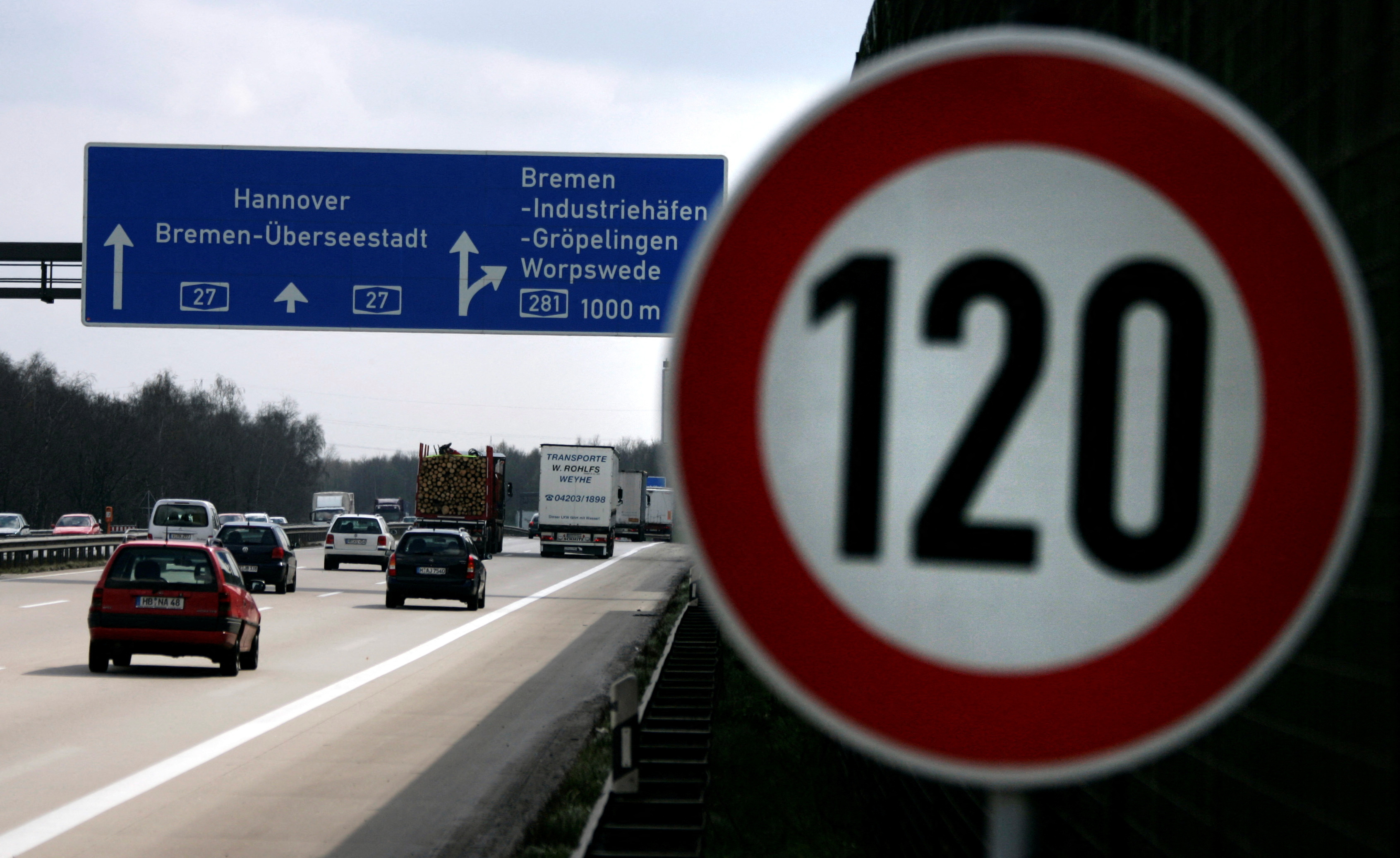 German speed limit could cut more CO2 than previously thought -study