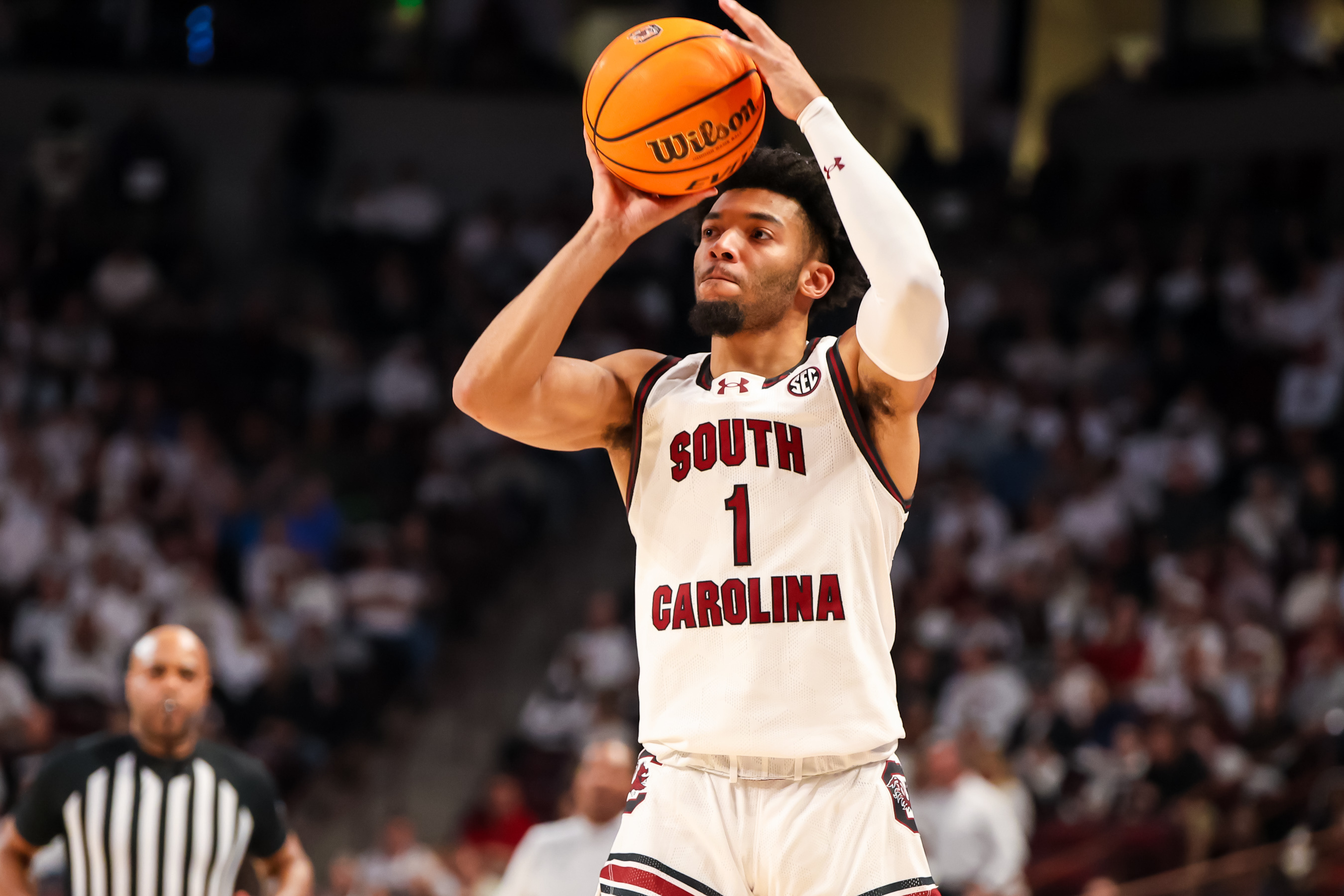 No. 15 South Carolina stays hot, edges Ole Miss | Reuters