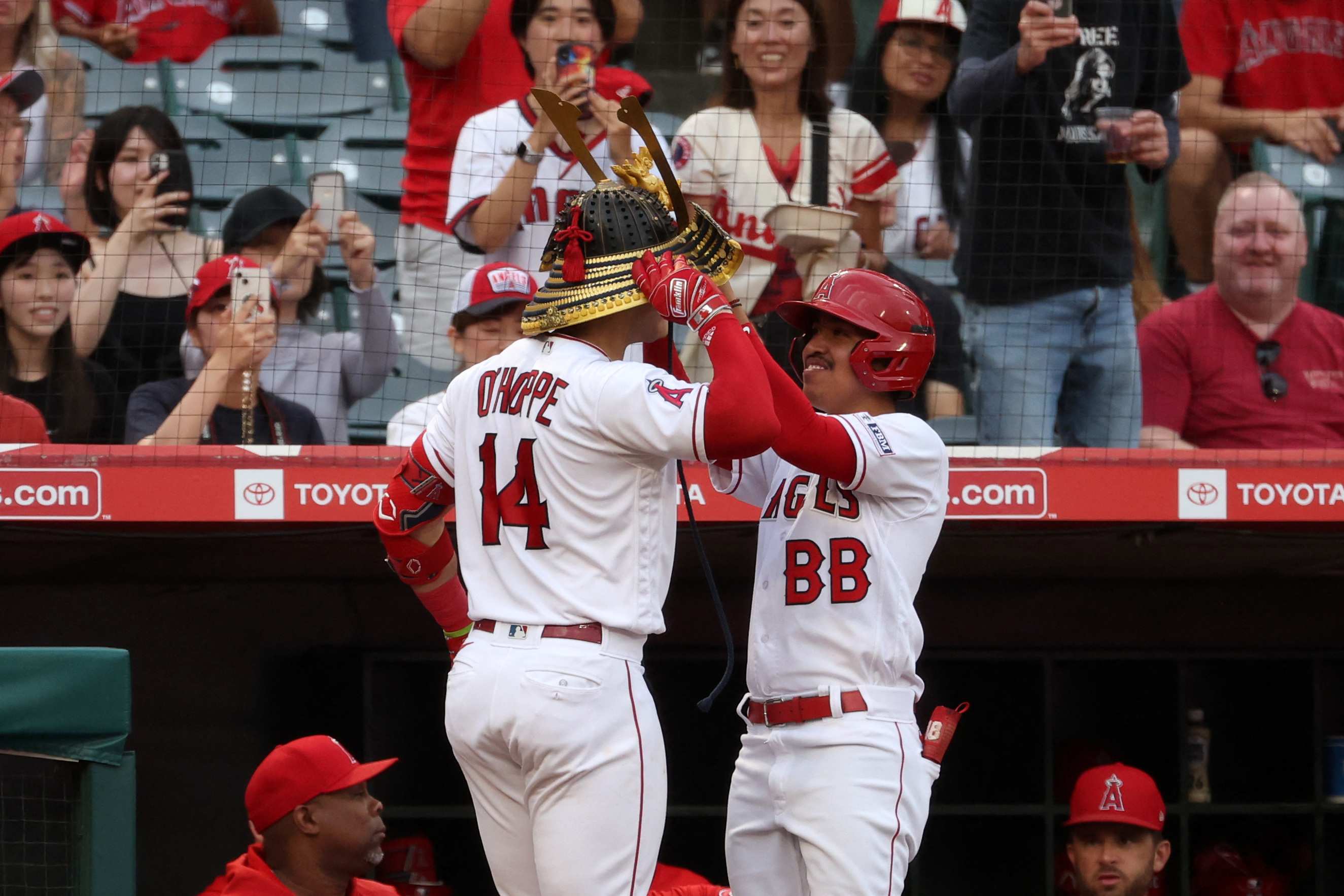 Angels ride four long balls in 6-2 win over Cleveland