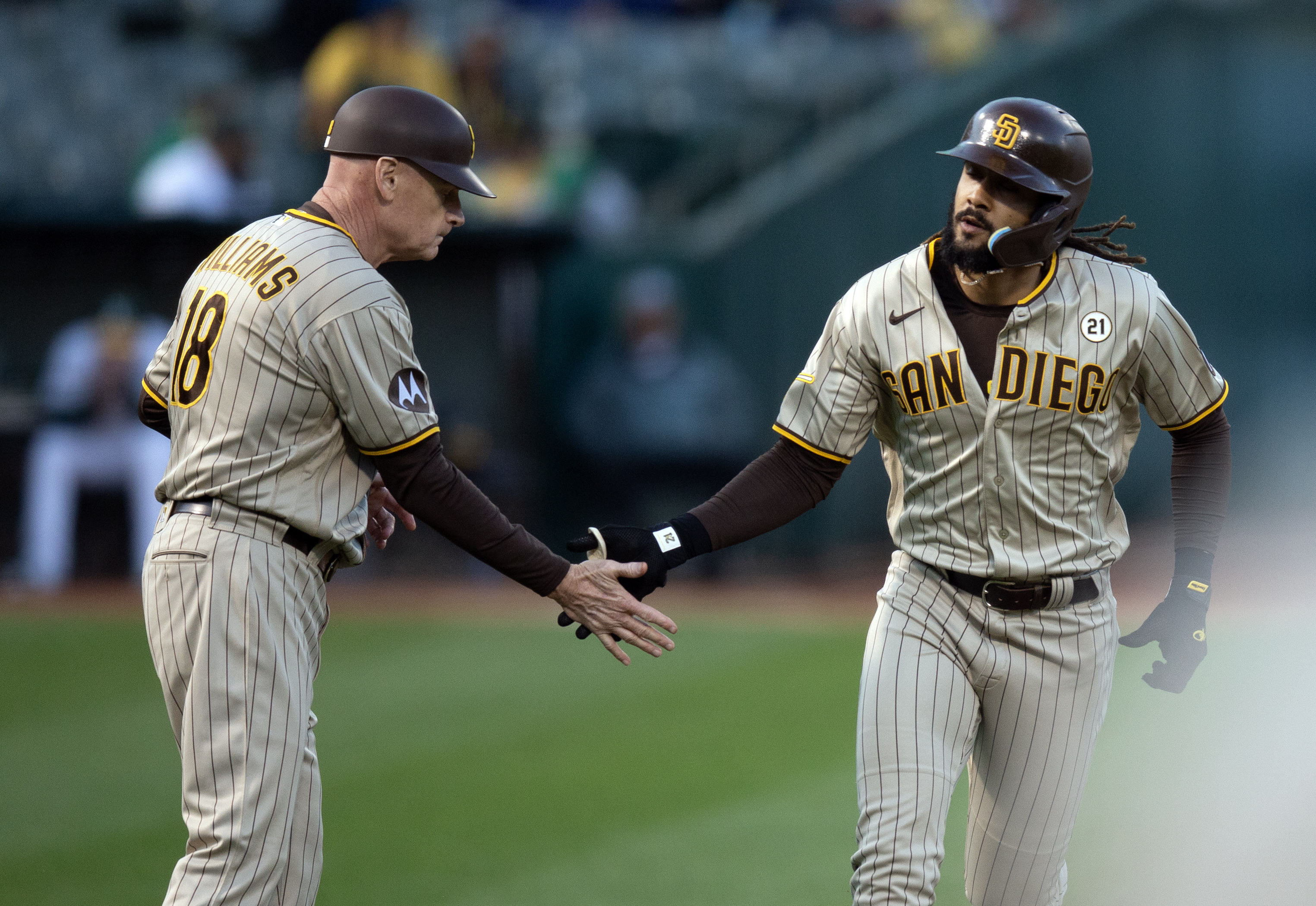 Padres pound A's in Bob Melvin's return to Oakland