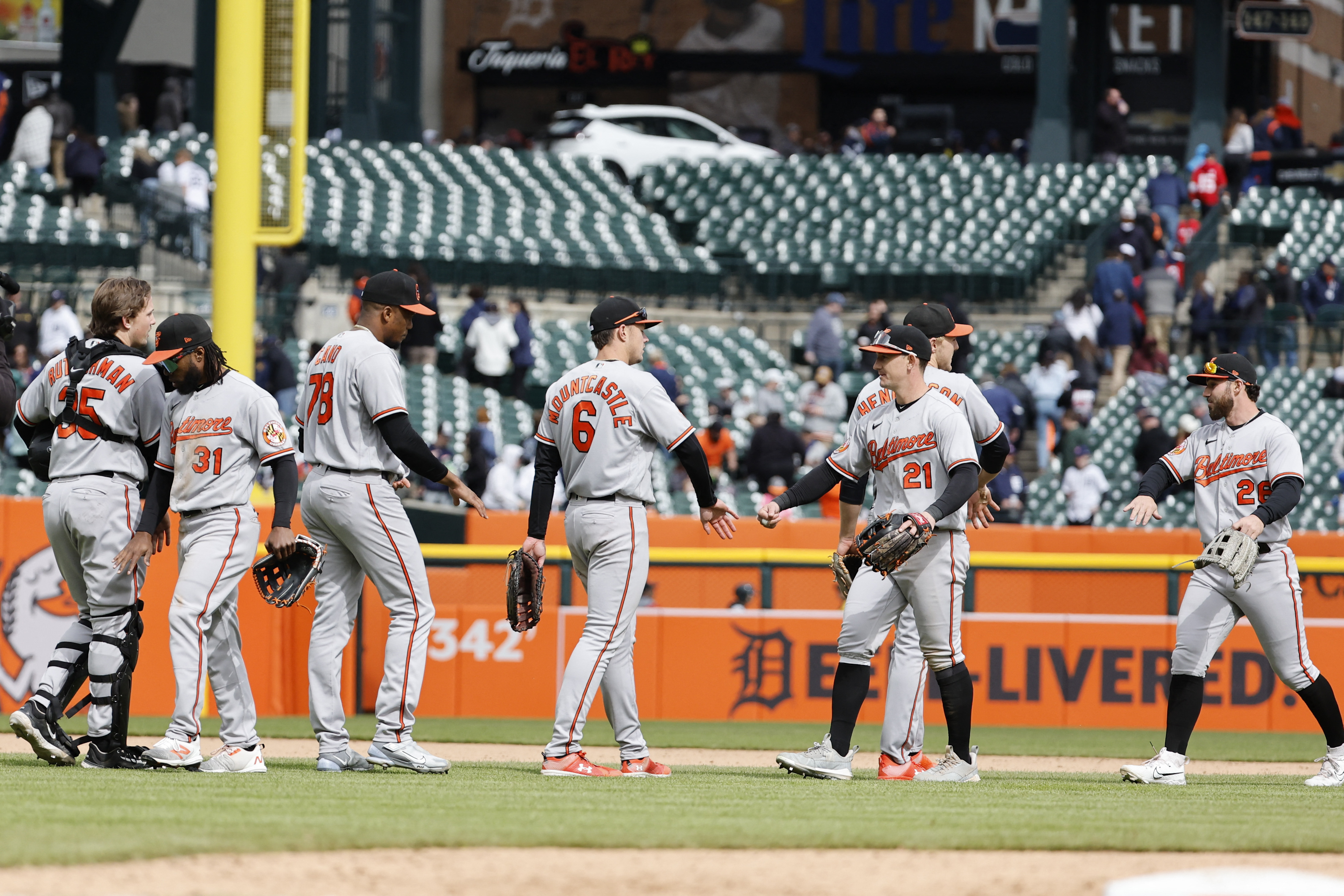 Orioles stay hot, win series with Tigers