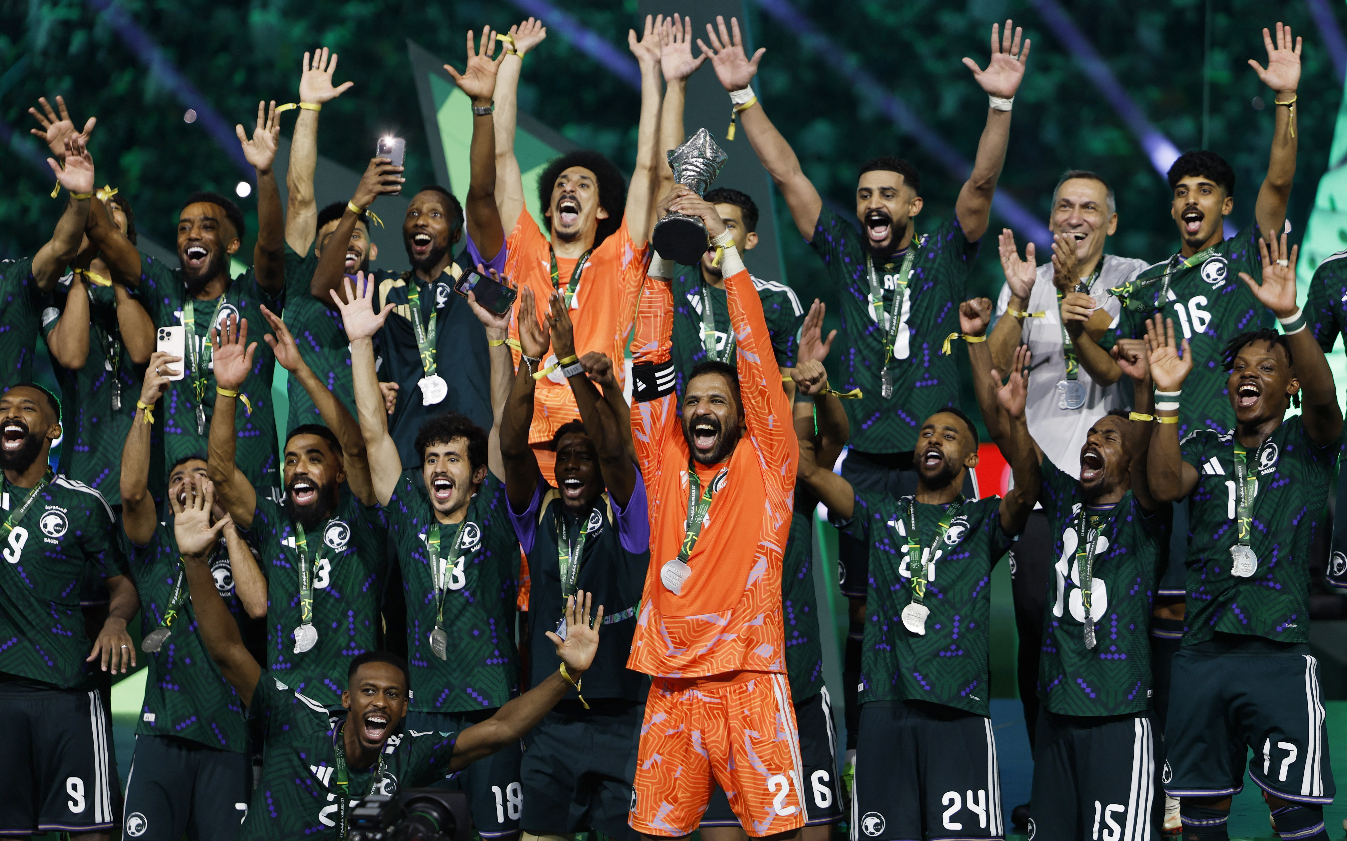 محمد العويس يقود المنتخب السعودي للقب خليجي 27
