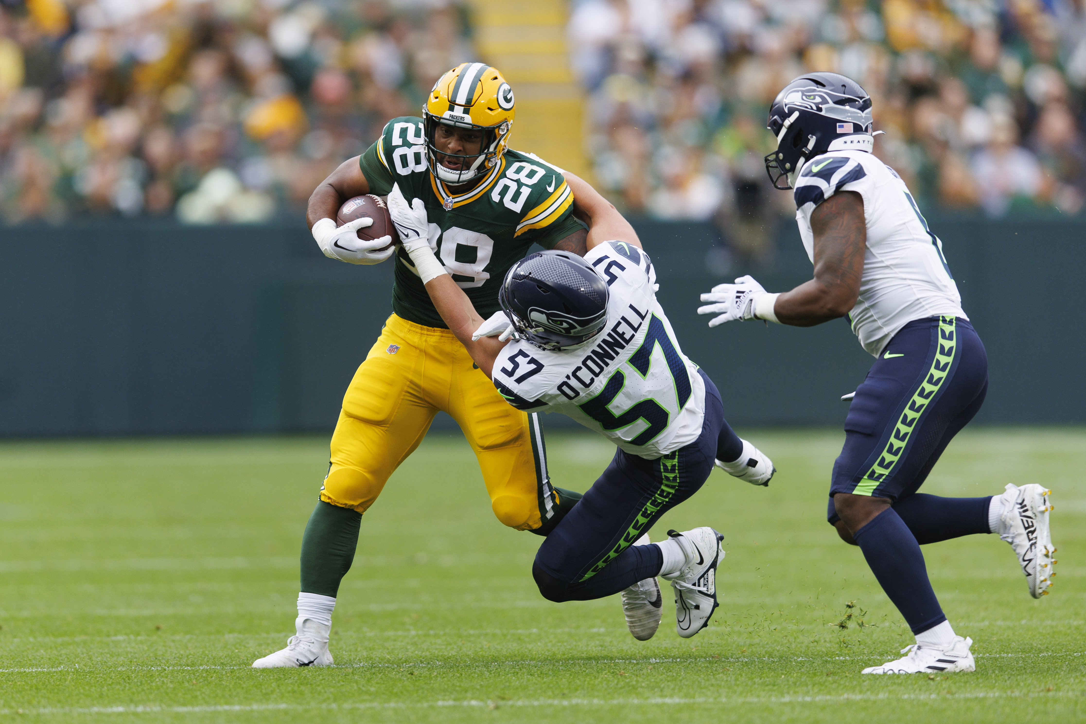 Packers score late, hang on to defeat Seahawks