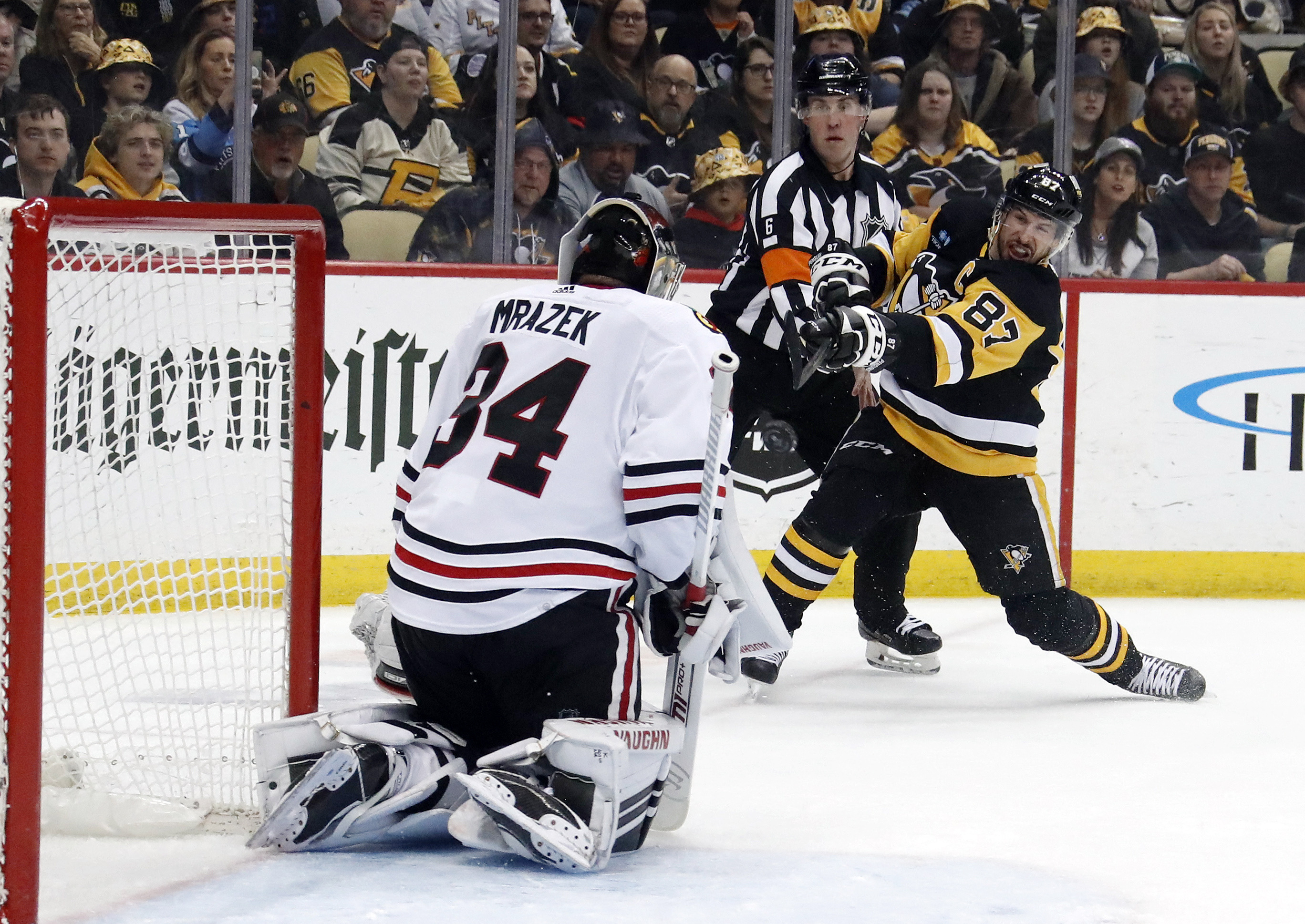 Blackhawks Damage Penguins' Playoff Hopes | Reuters