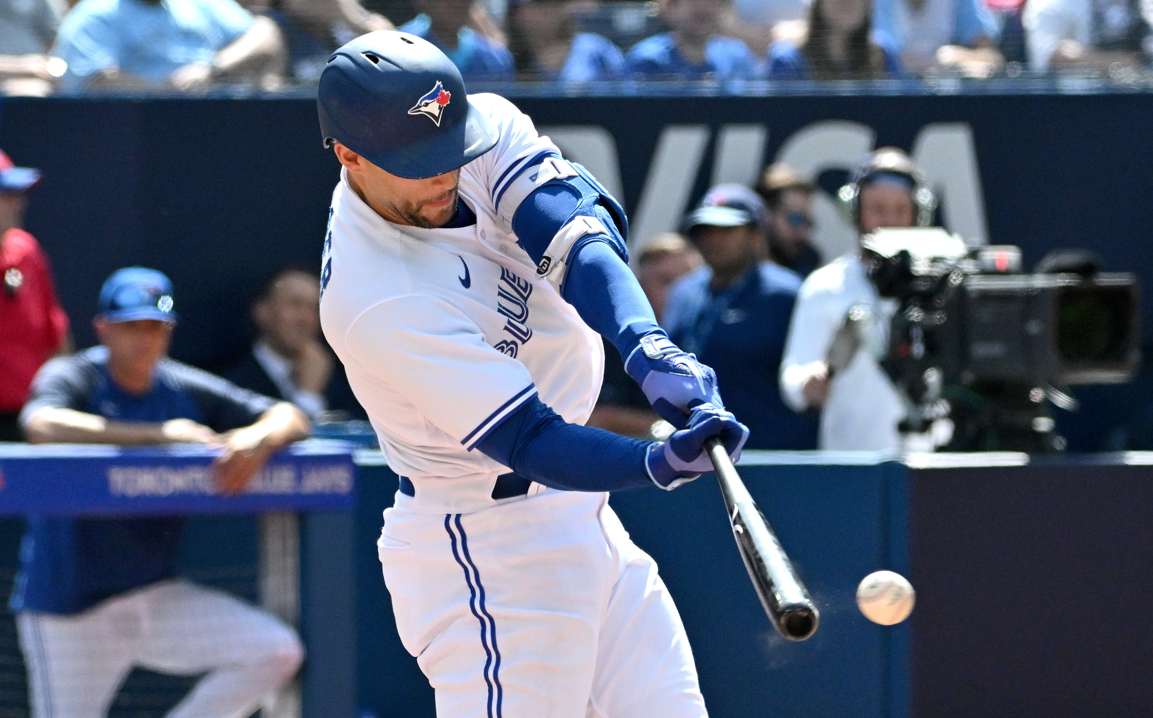 Toronto Blue Jays Rickey Henderson hit a home run off Oakland