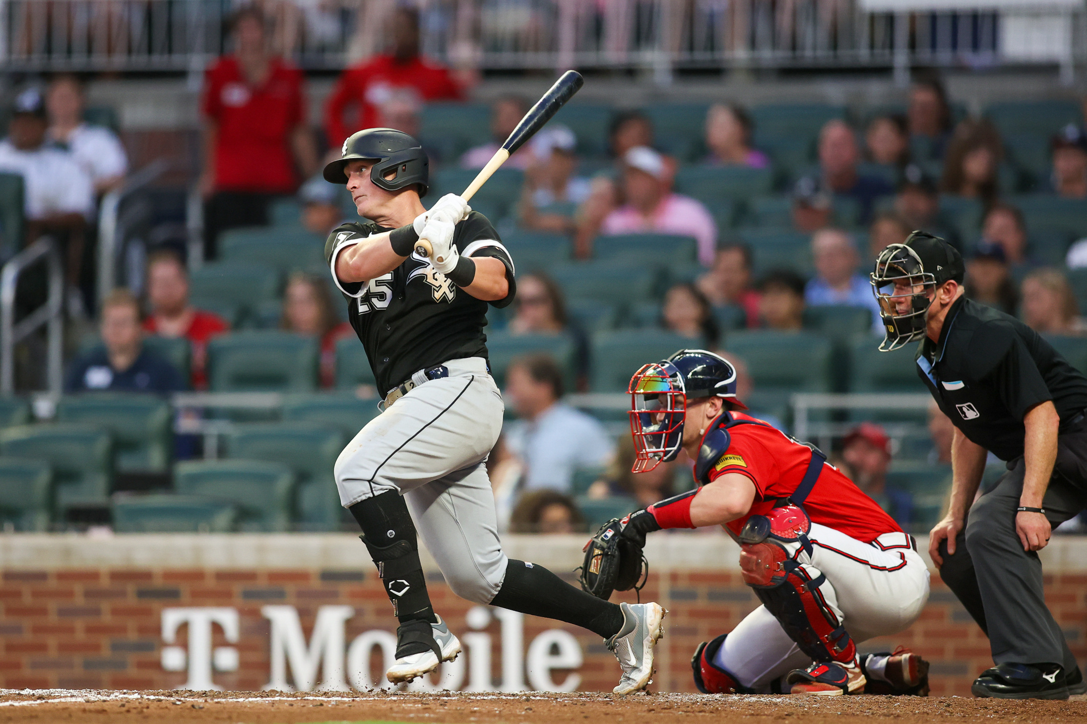 Braves stay hot to start second half, dominate White Sox 9-0