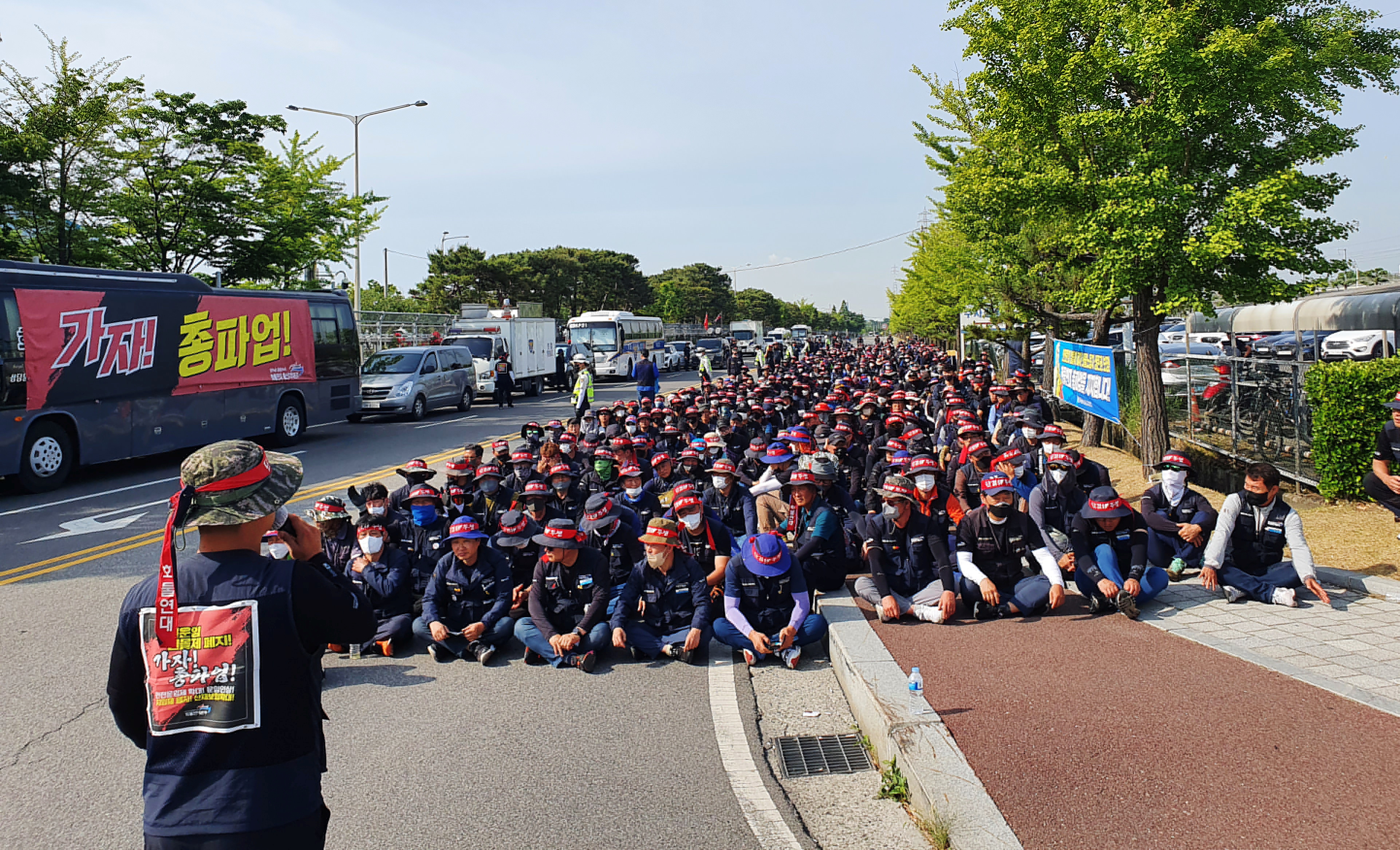 Как в сша называют забастовку полицейских. Забастовка Южная Корея. Забастовка в Южной Корее дальнобойщики. Водители бастуют. Полицейские Южной Кореи.