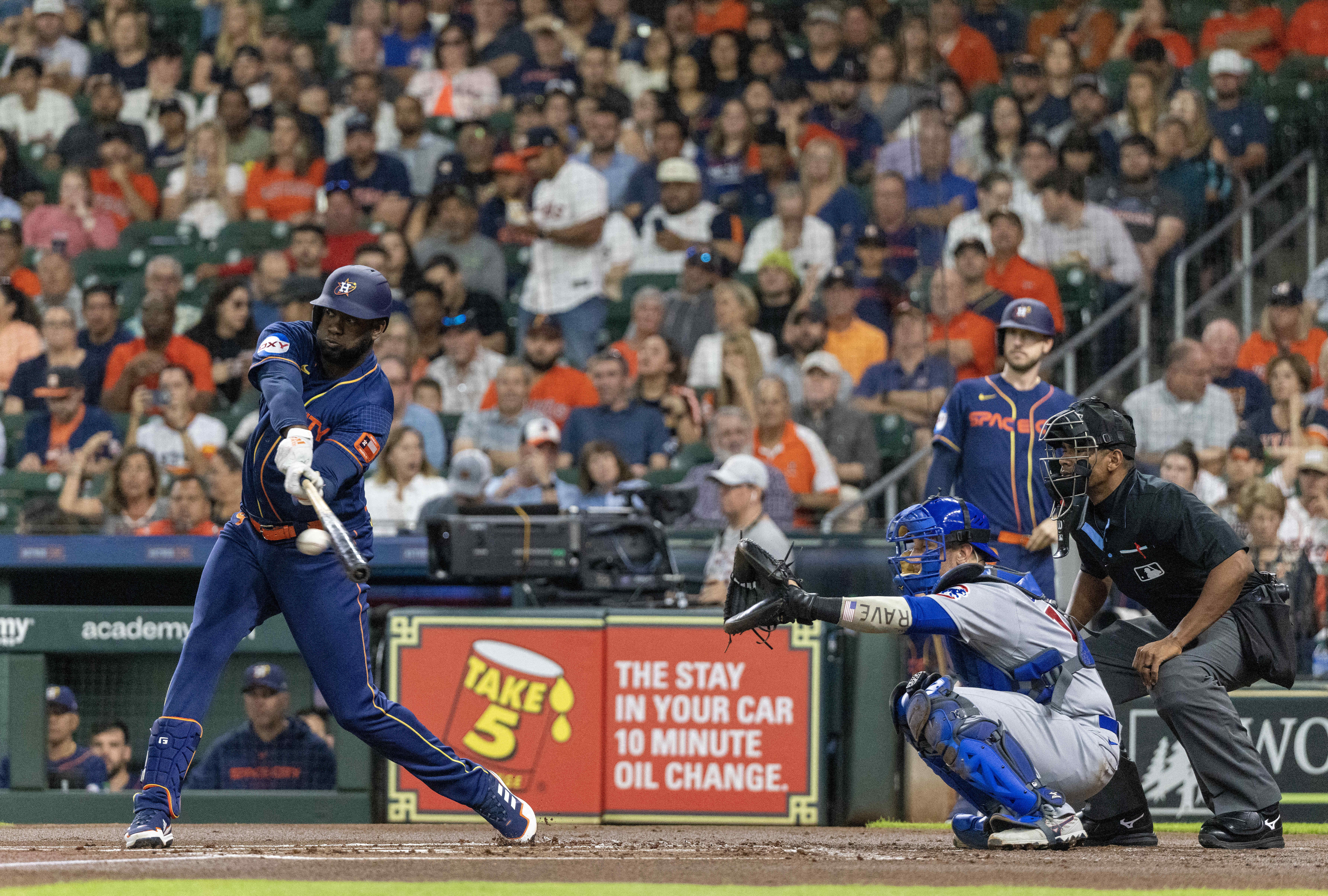 Astros erupt in Game 2, roll Braves to tie World Series