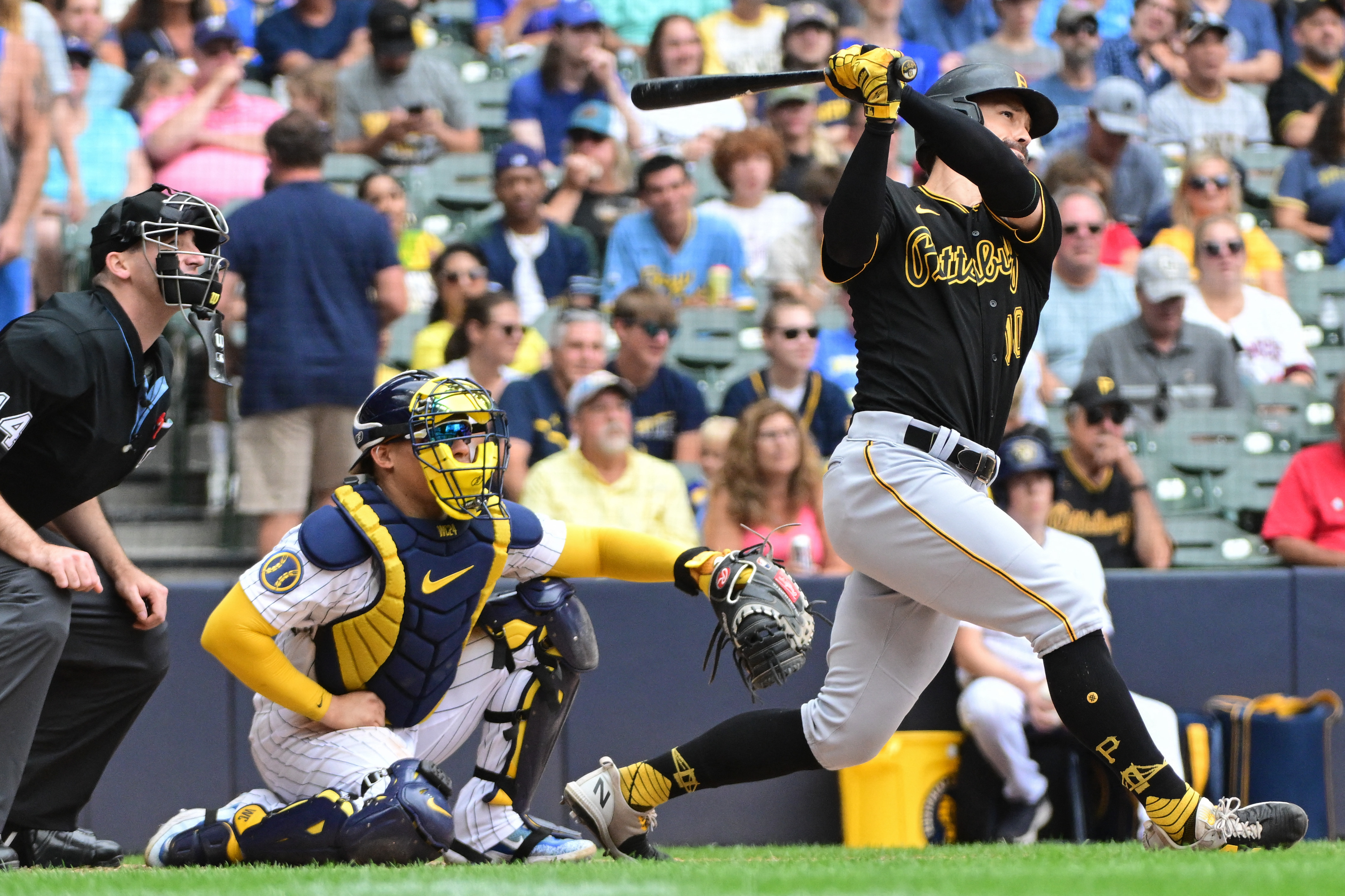 Pirates RHP Johan Oviedo dominates Brewers