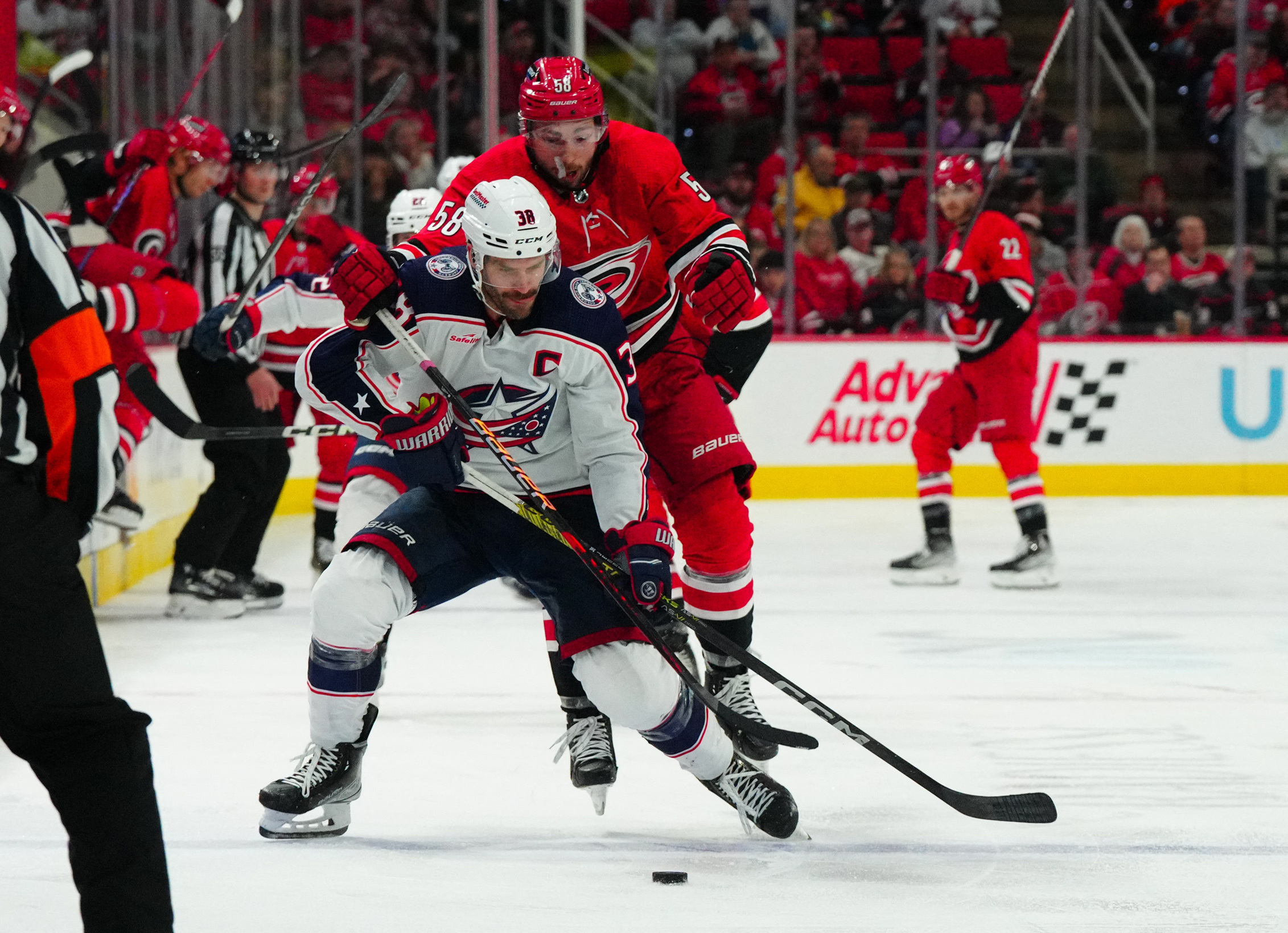 Hurricanes' furious rally beats Blue Jackets | Reuters