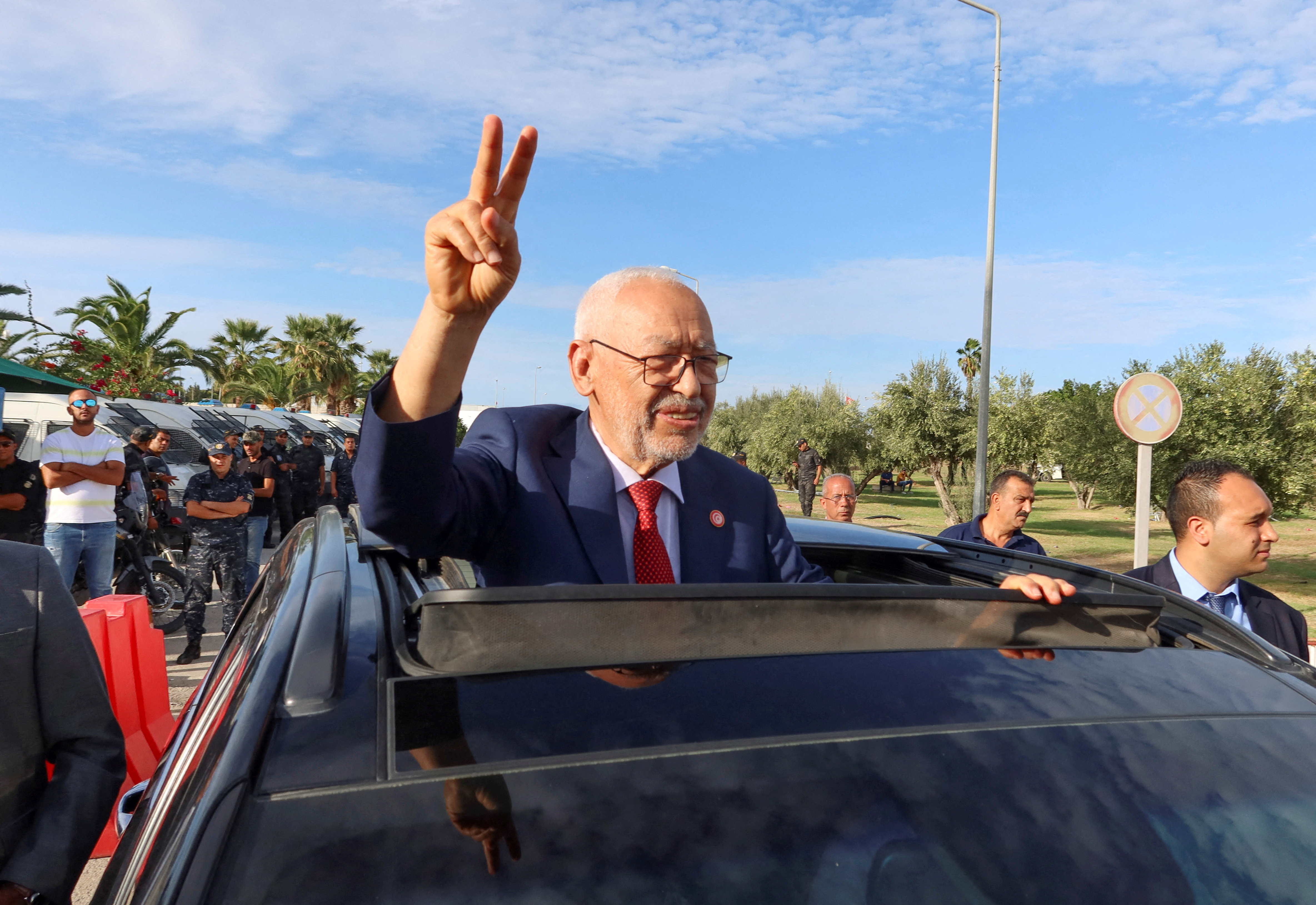 Ghannouchi: Ennahda opposes PM dismissal – Middle East Monitor