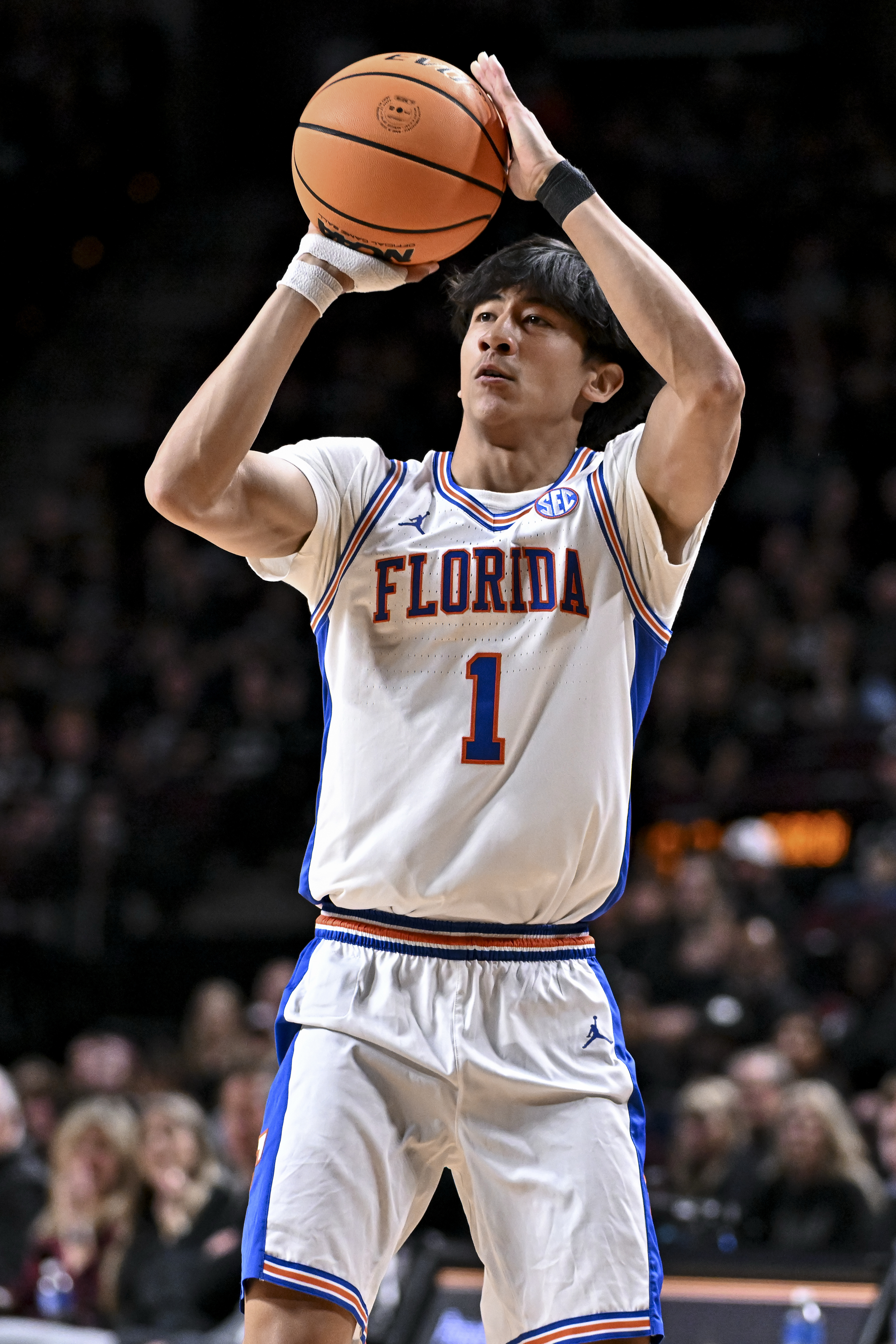 No. 14 Florida stays hot, completes season sweep of rival Georgia