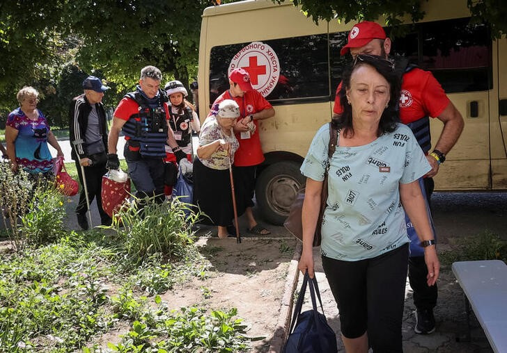 Local residents evacuate in the city of Kupiansk-Vuzlovyi