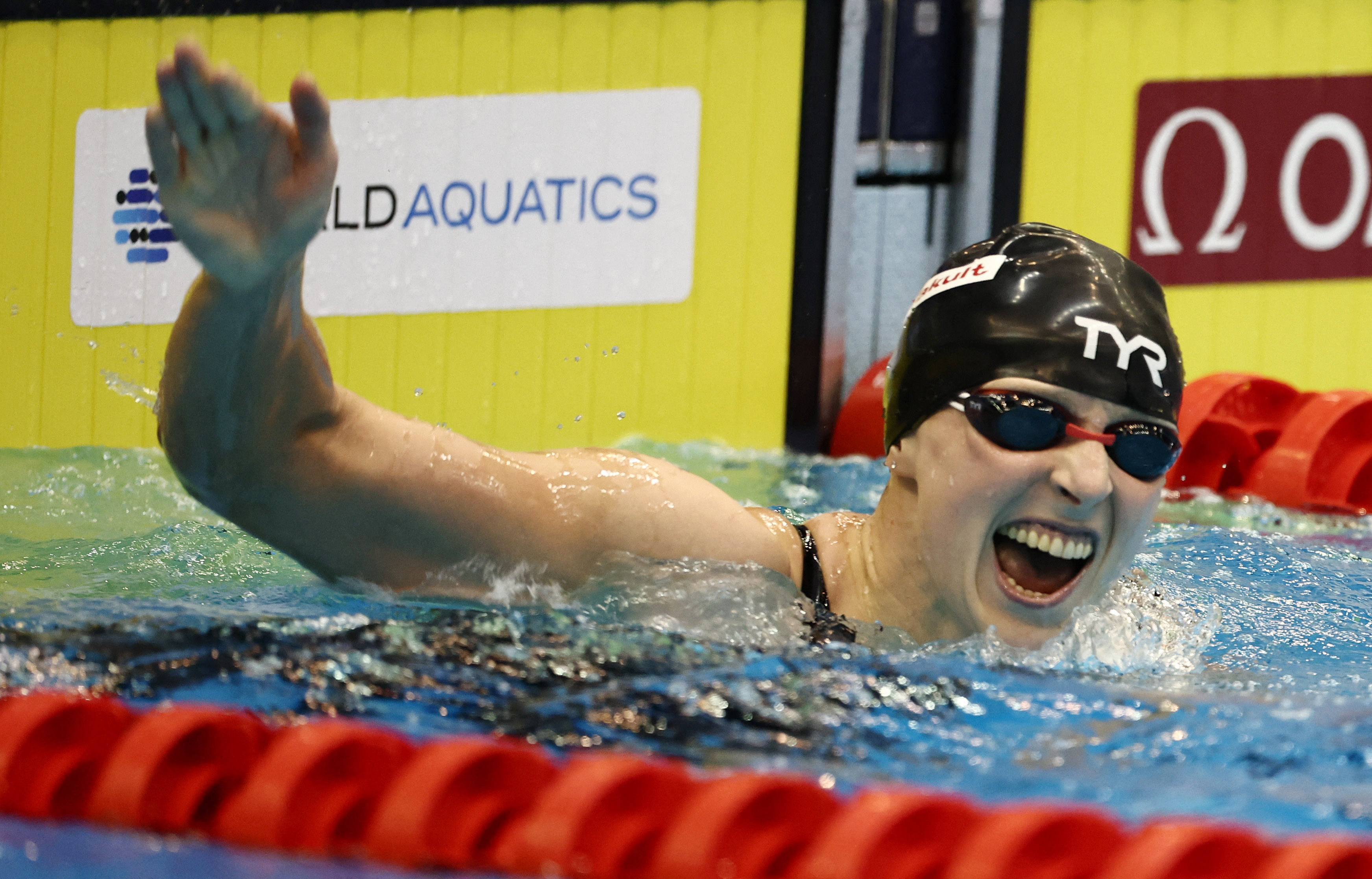 Ledecky dominates, Richards leads British at world