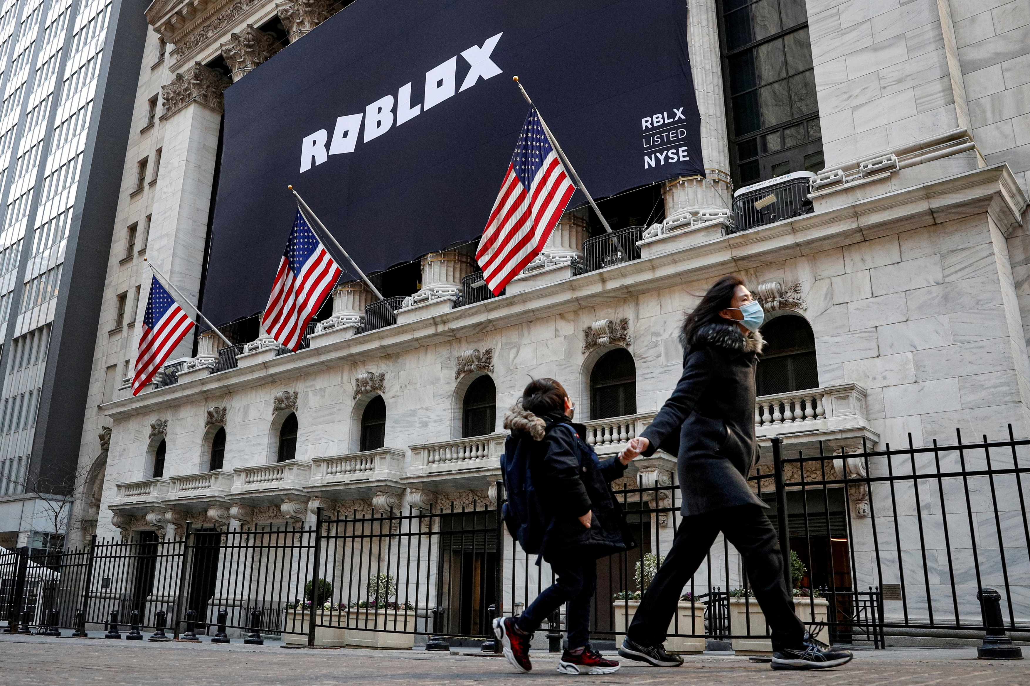 Roblox shares soar as earnings defy gaming slowdown fears