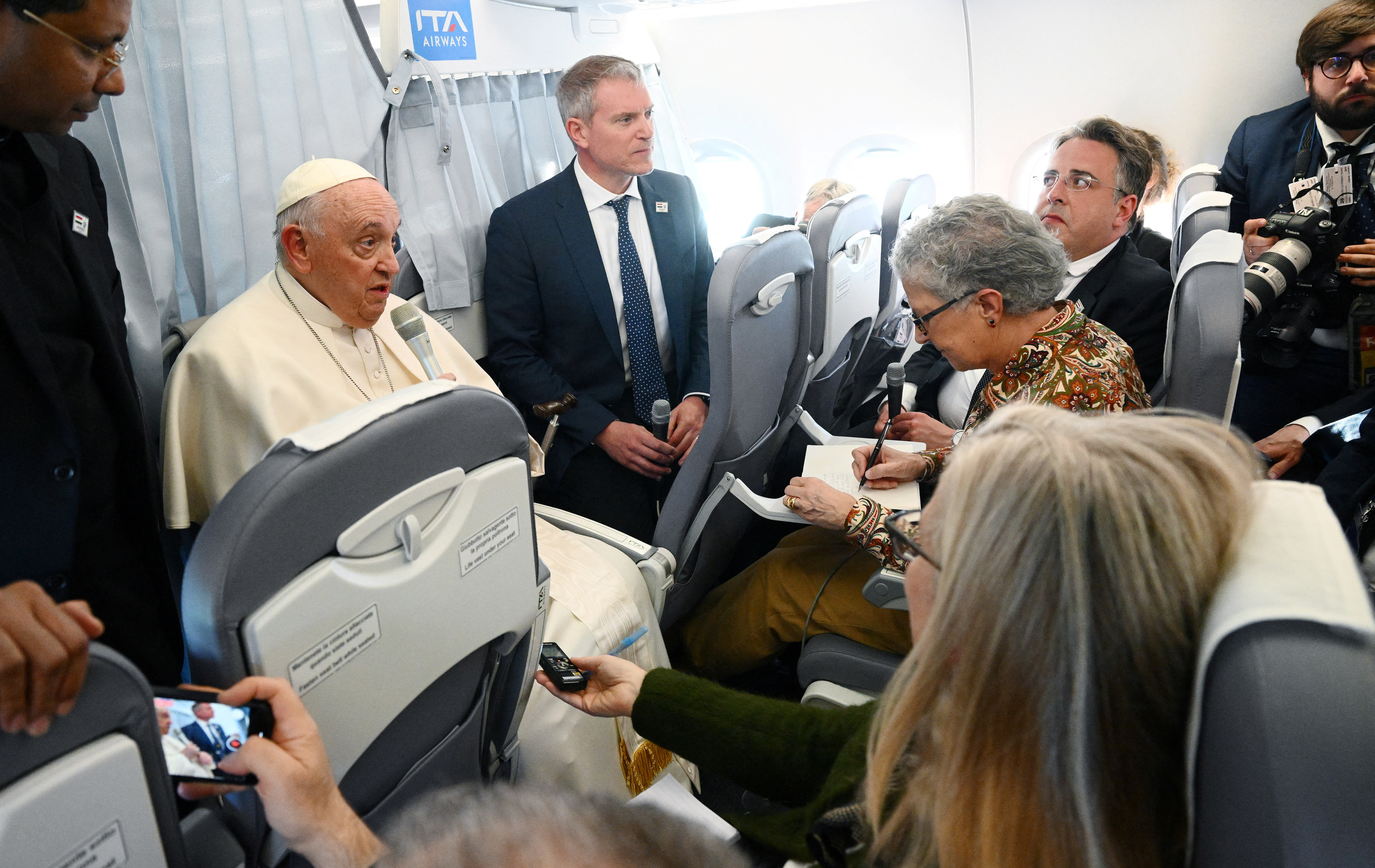 Il Papa afferma che il Vaticano ha preso parte alla missione segreta di pace in Ucraina