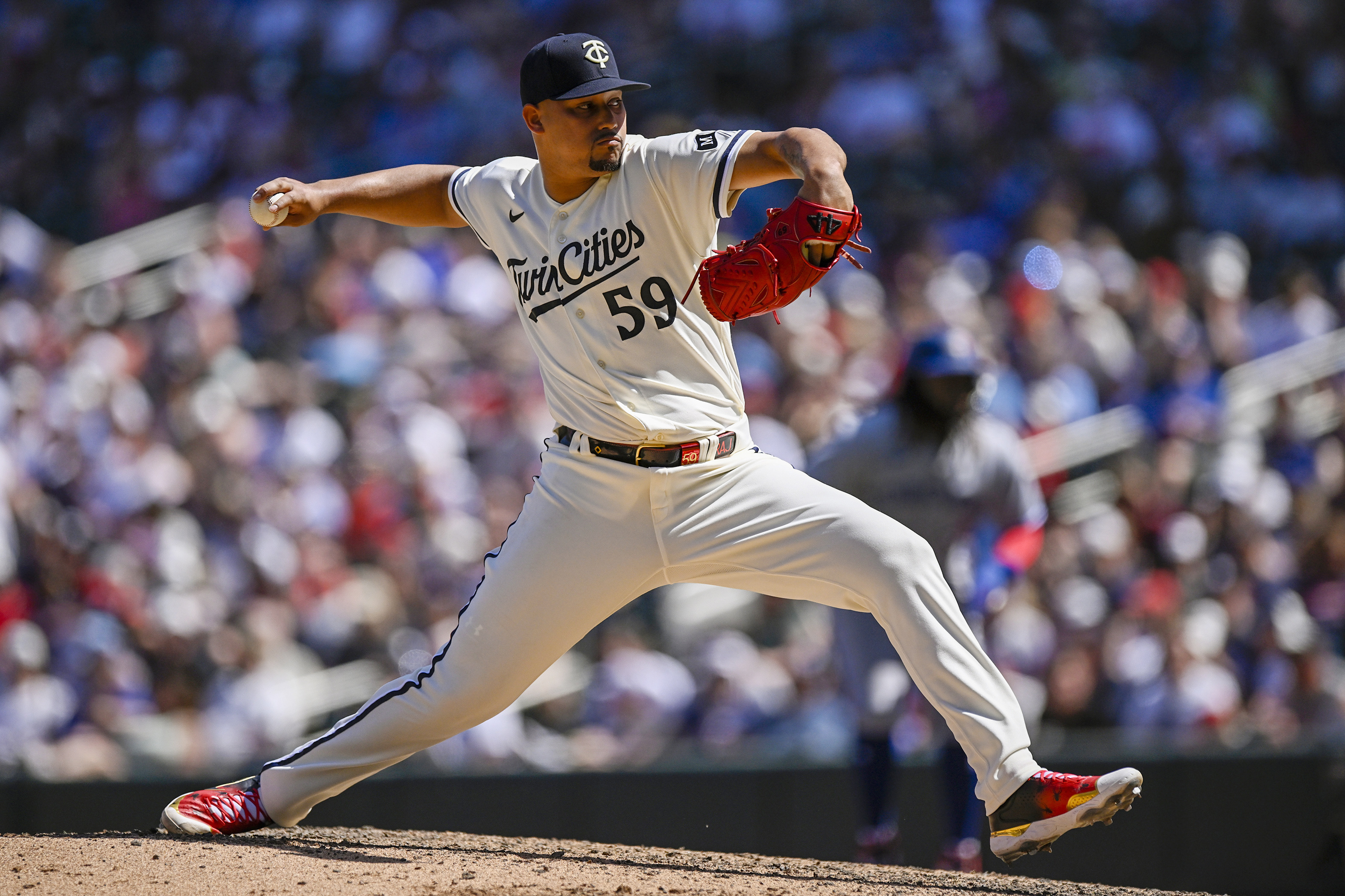 Willi Castro homers twice to propel Twins past Blue Jays