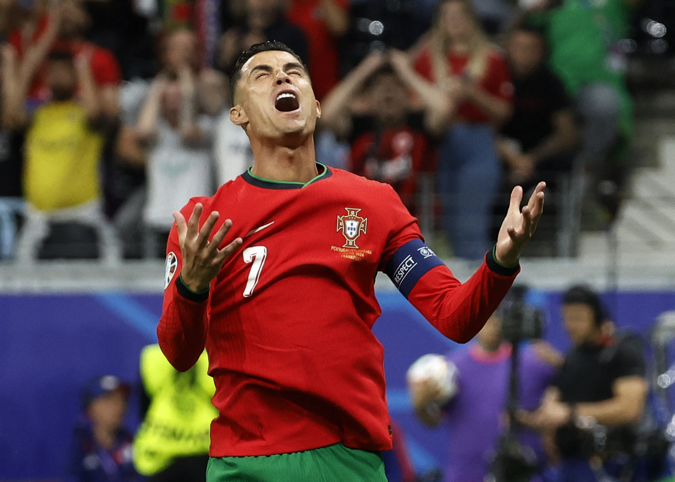 Tearful Ronaldo a frustrated great battling with Father Time | Reuters