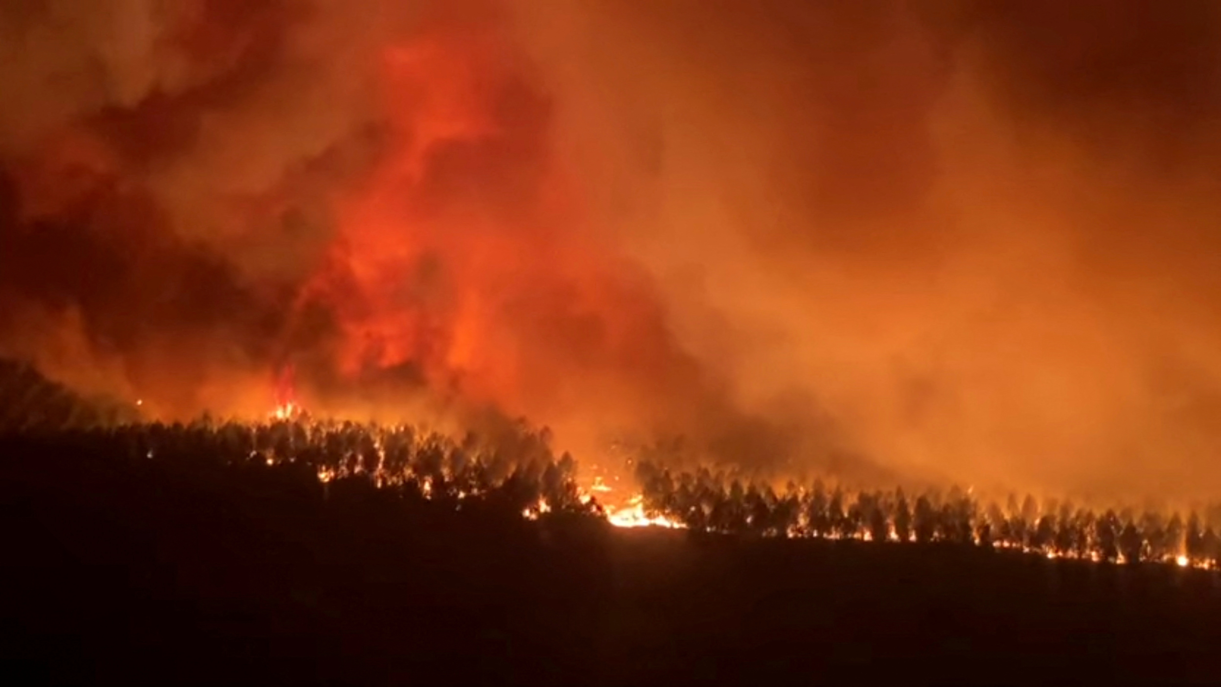 Wildfires rage in southwestern France amid new heatwave
