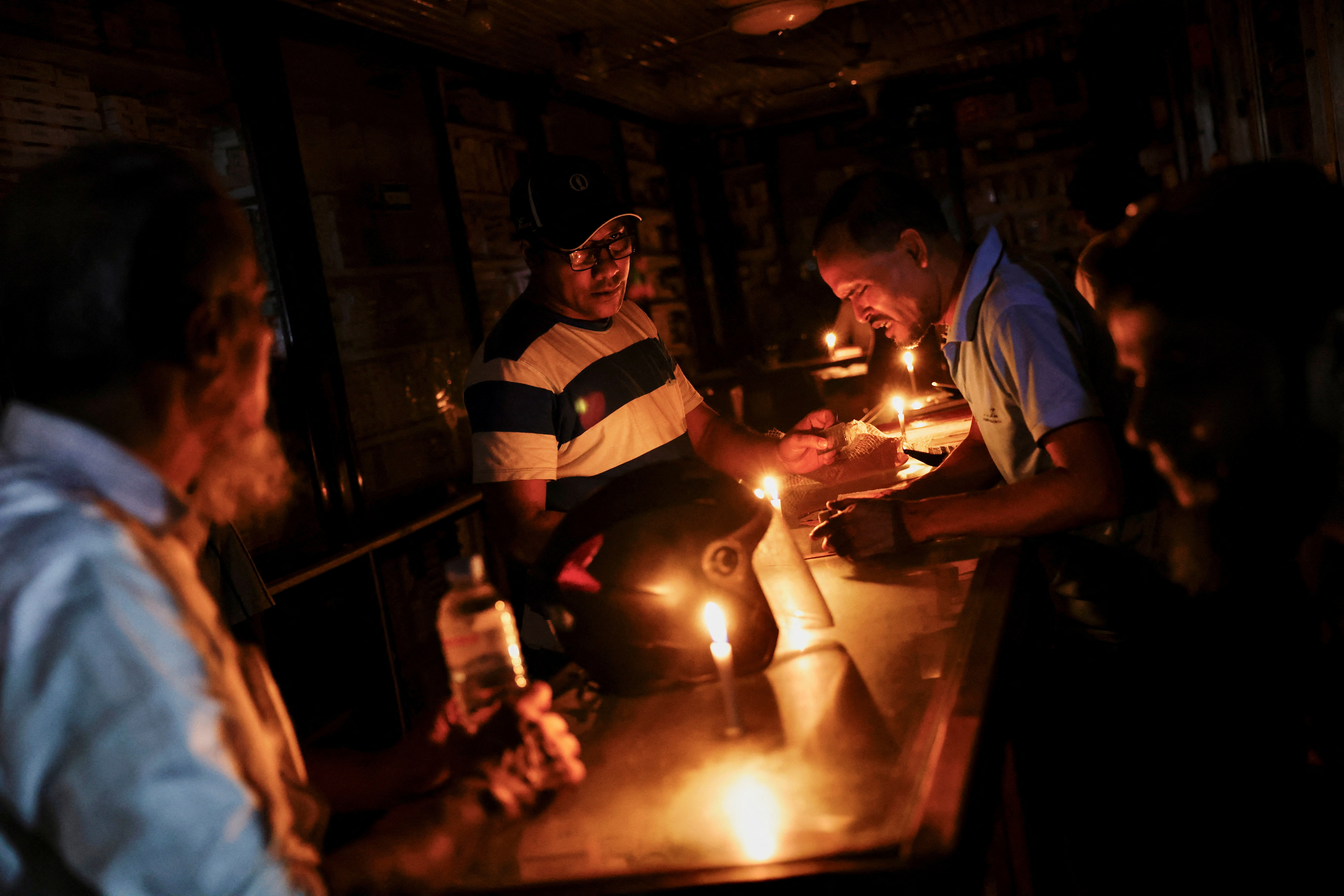 Power Restored in Bangladesh After 96 Million Suffer Blackouts - Bloomberg