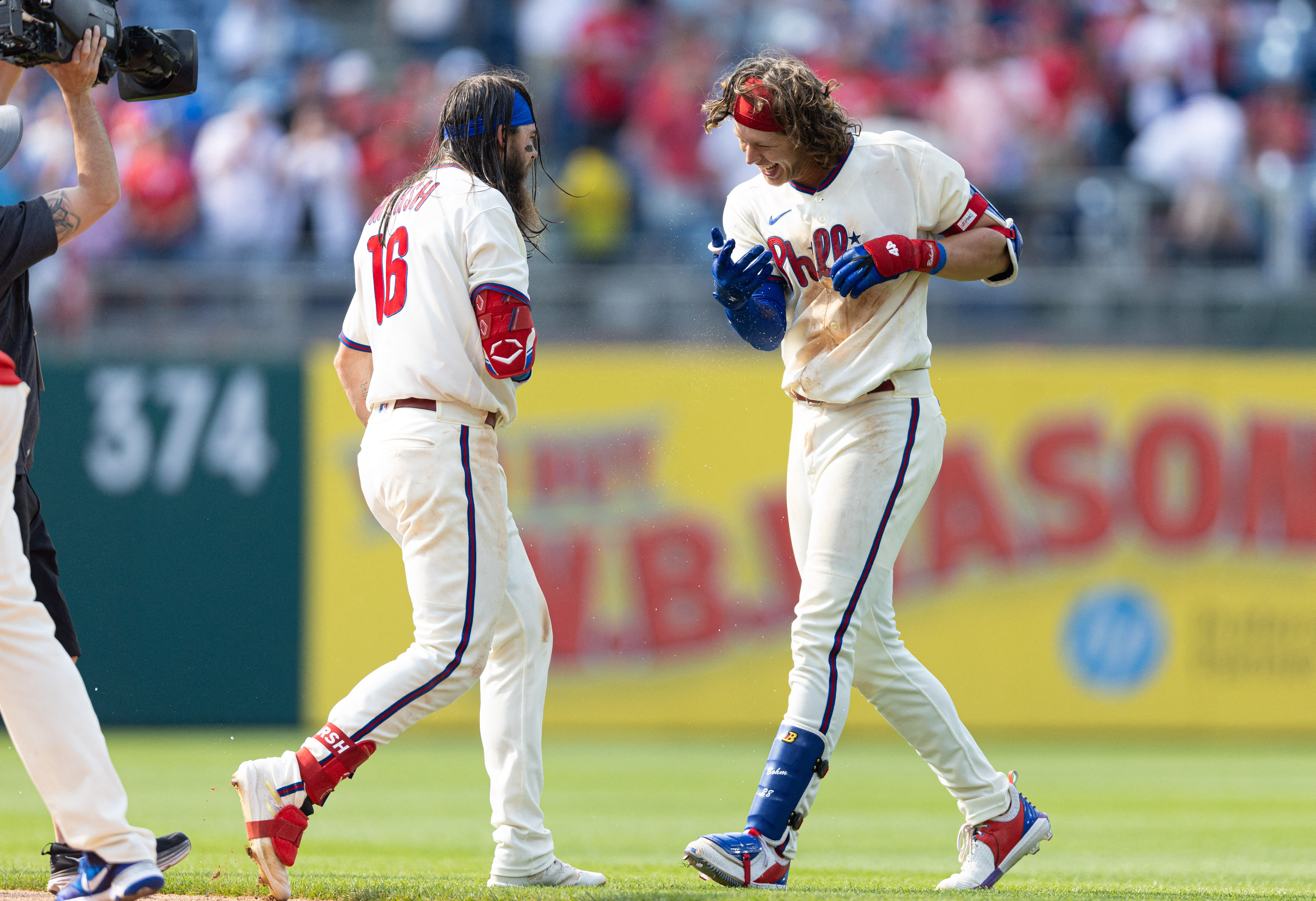 Realmuto's 2-run homer powers Phillies past Reds 5-2 - CBS Philadelphia