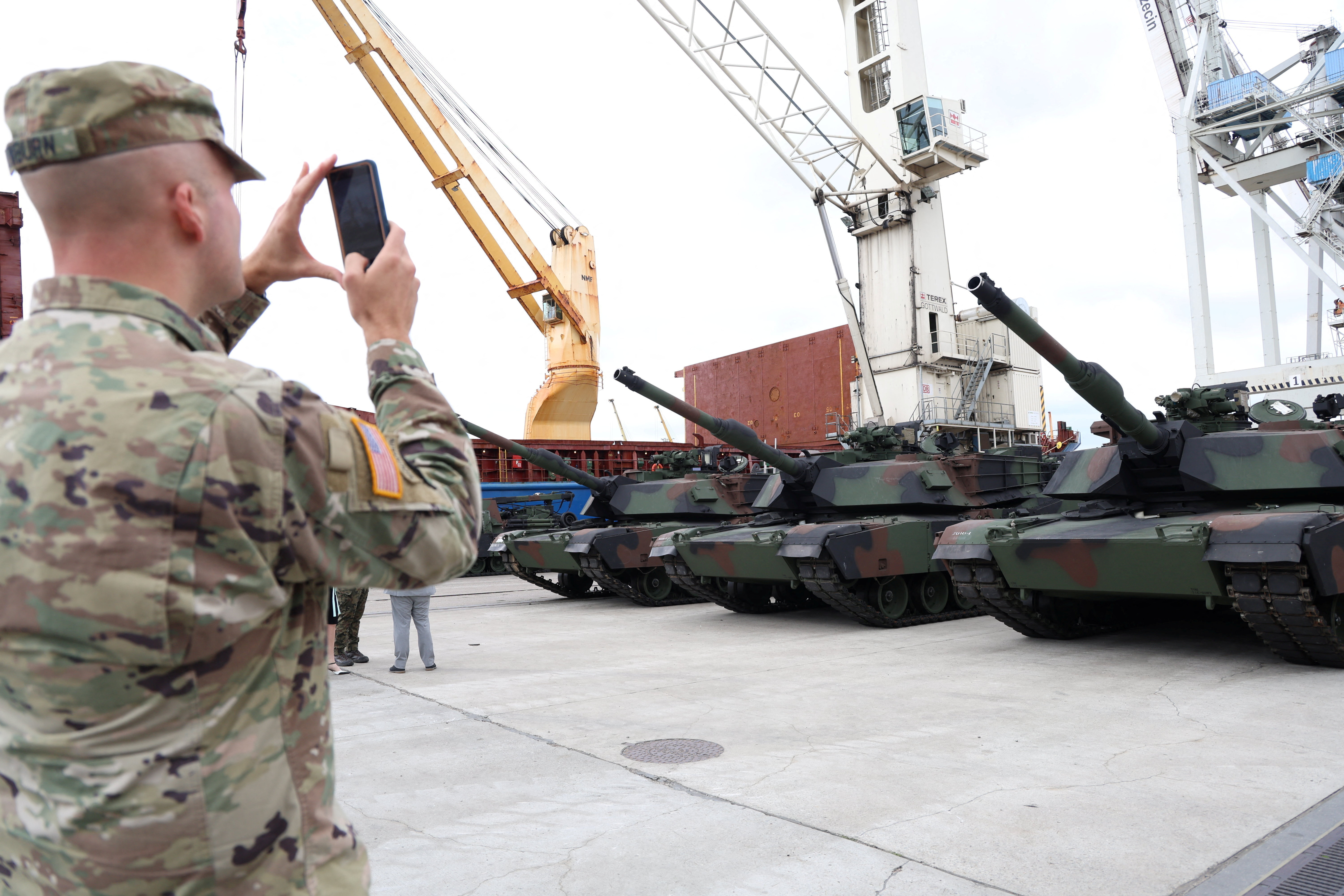 Delivery of the first company of U.S.-made Abrams M1A1 tanks to arrive in Poland