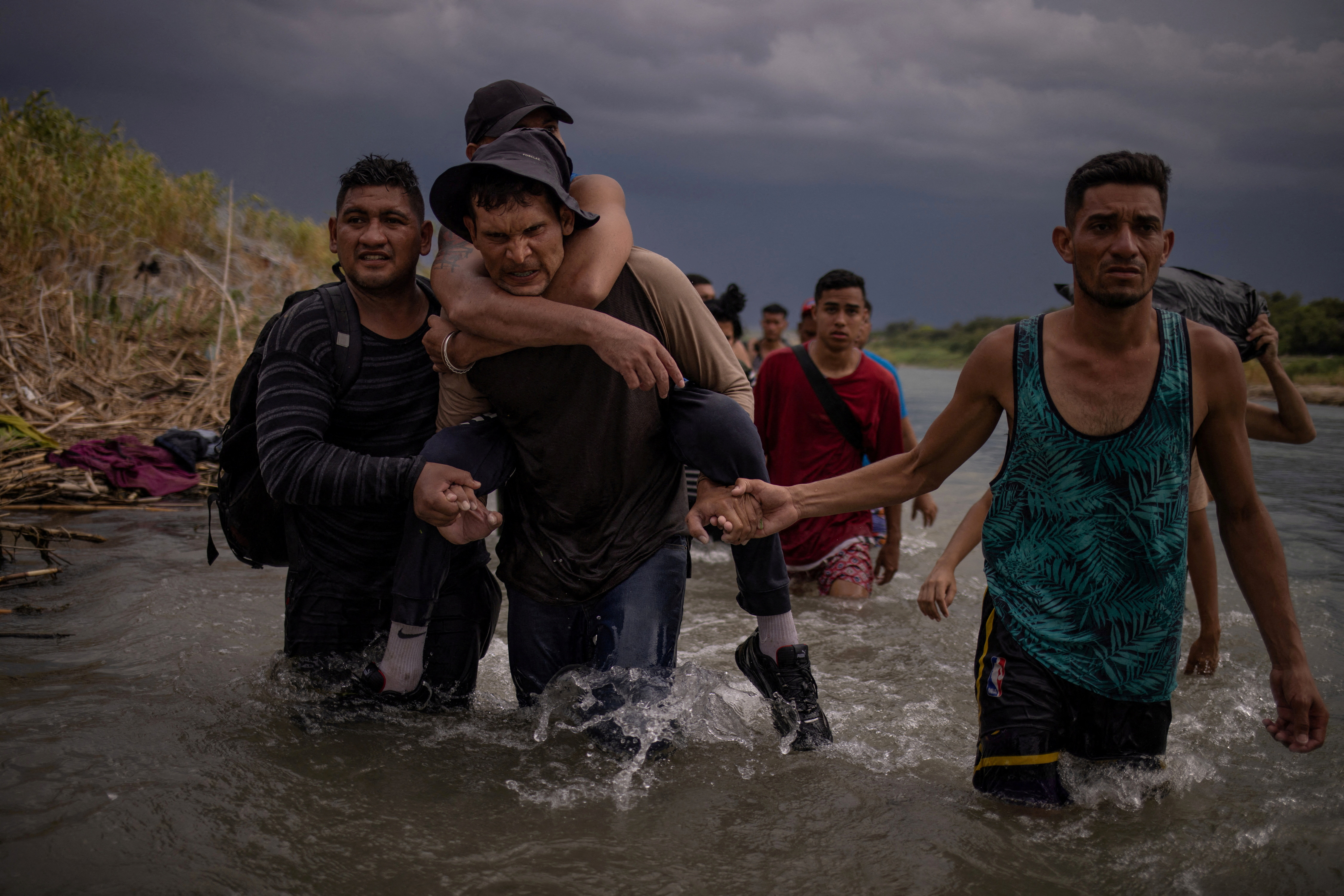 Los encuentros de migrantes en la frontera entre Estados Unidos y México se aceleran a niveles récord en septiembre
