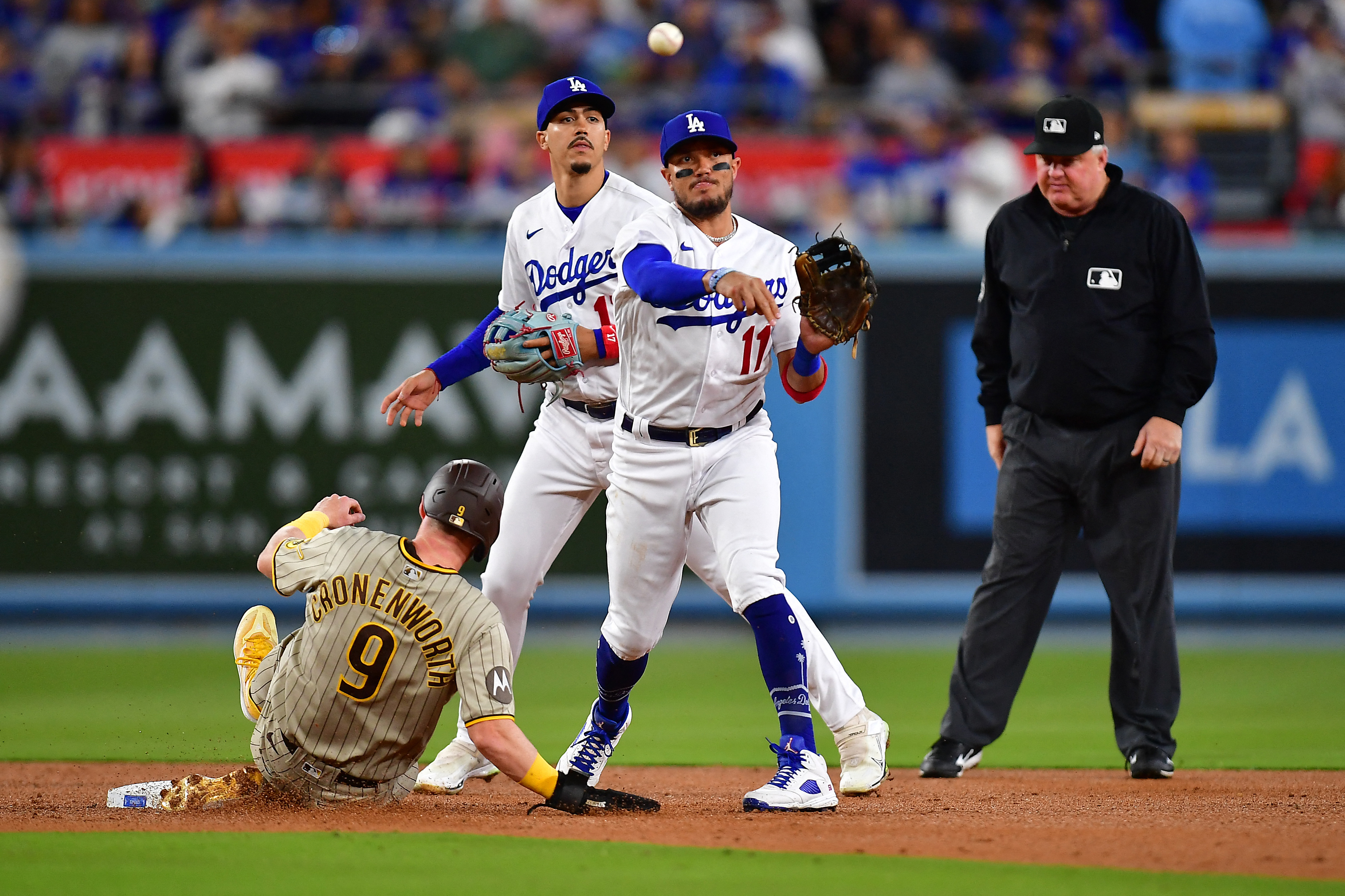 Mookie Betts, Freddie Freeman ignite Dodgers' win over Padres