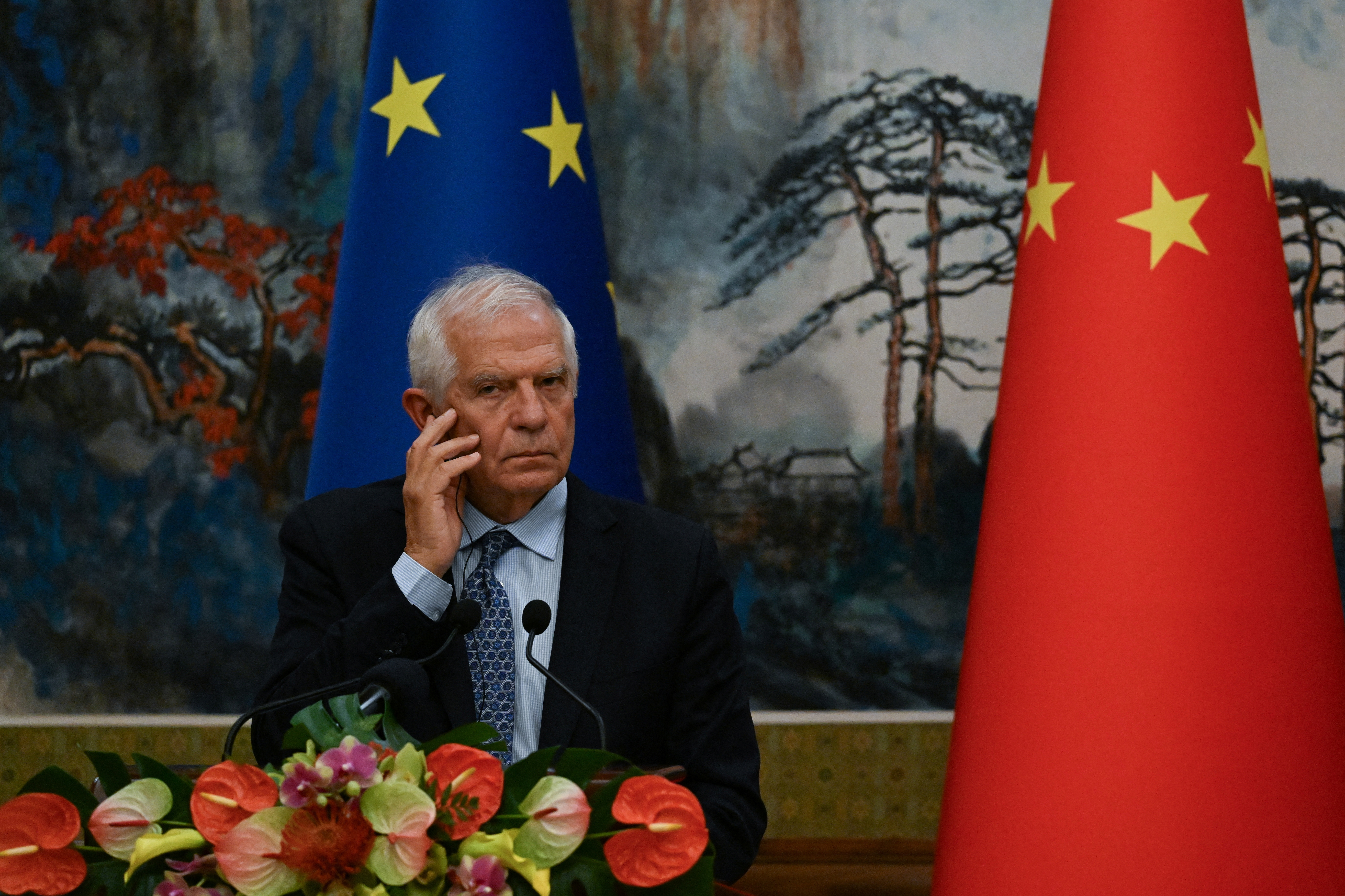 Borrell dice que la UE se toma en serio a China y espera lo mismo a cambio