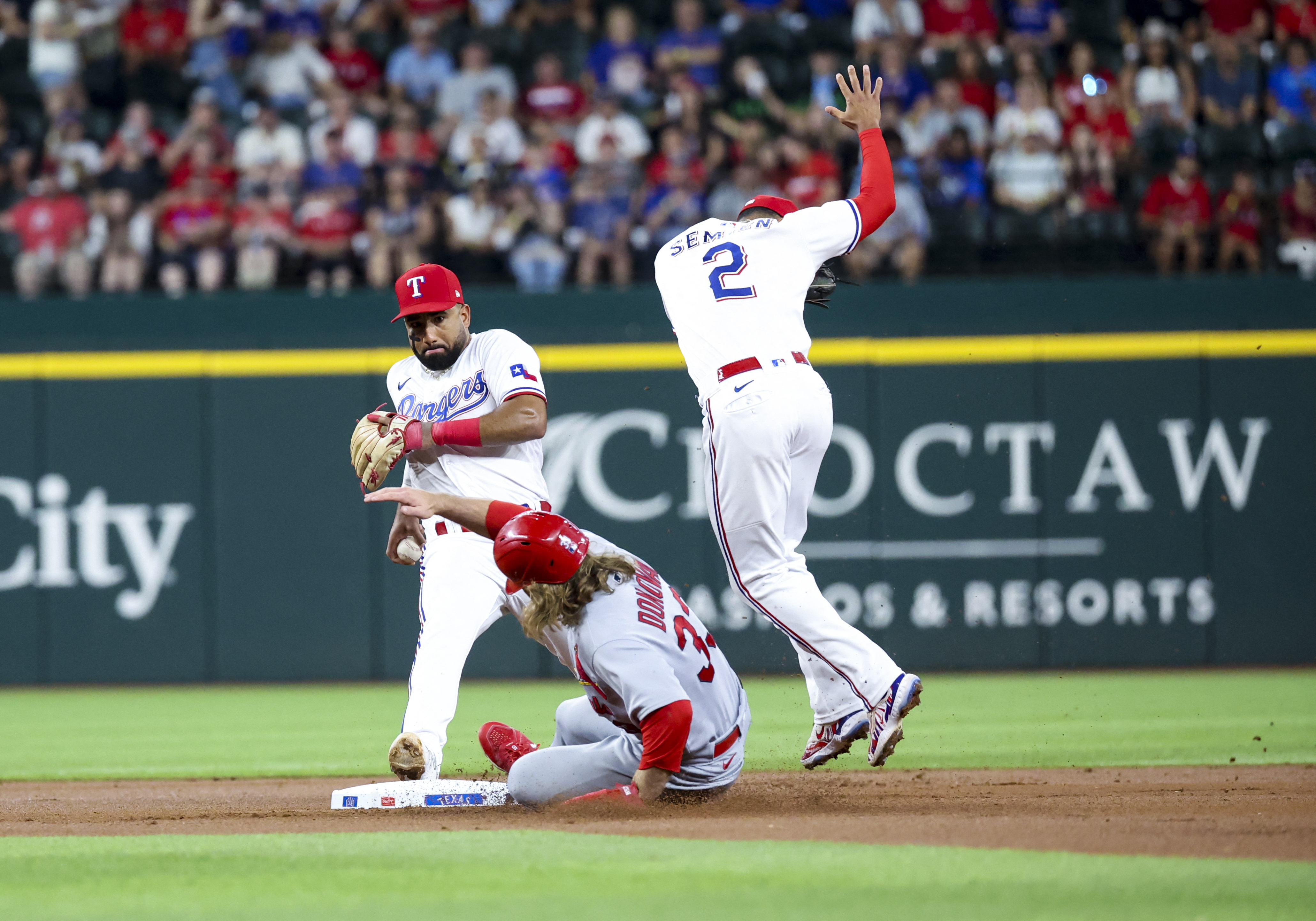 Rangers' Marcus Semien extends hit streak to 25 games in win over Cardinals