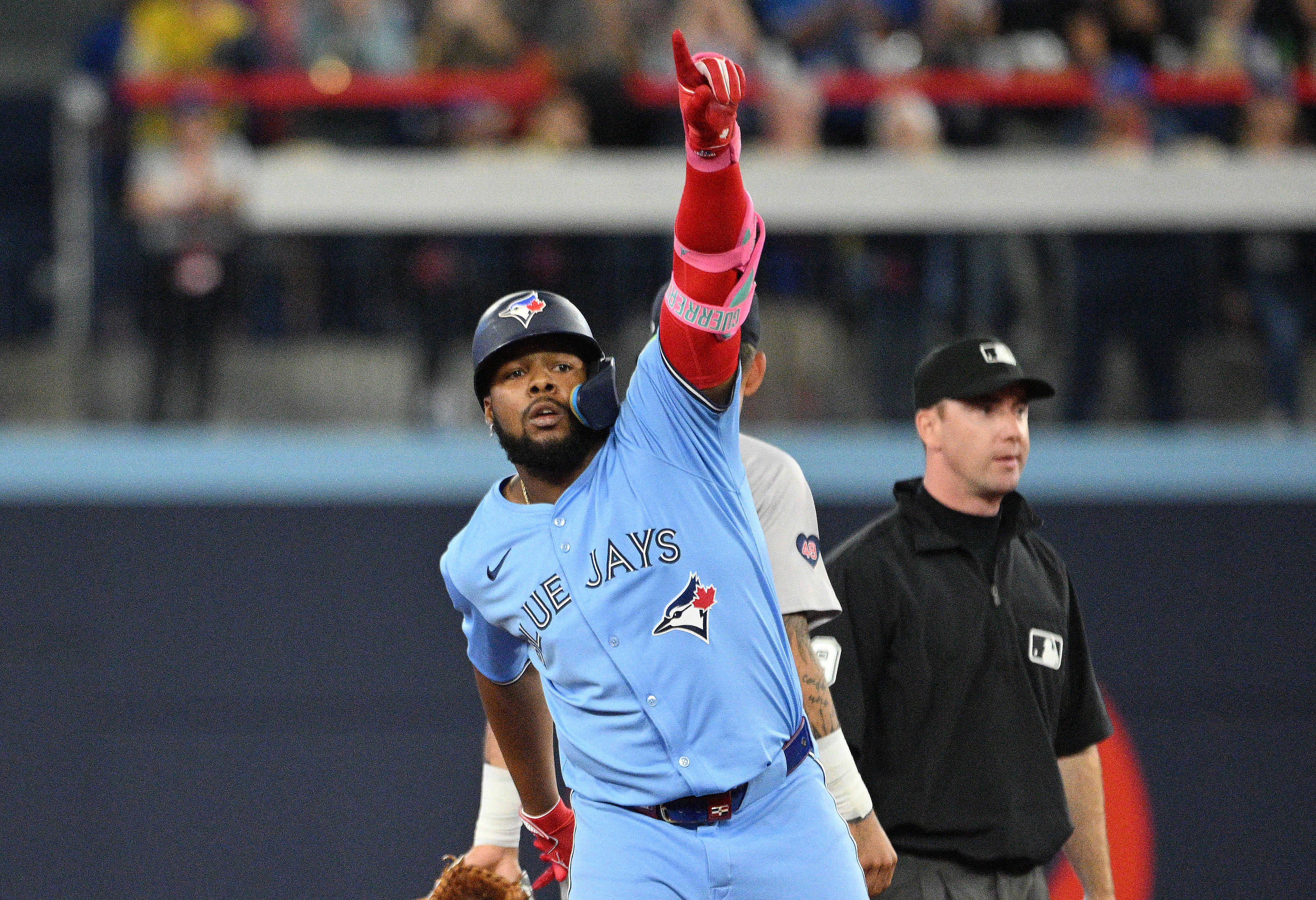 Jays, Vladimir Guerrero Jr. avoid arbitration with $28.5M deal | Reuters
