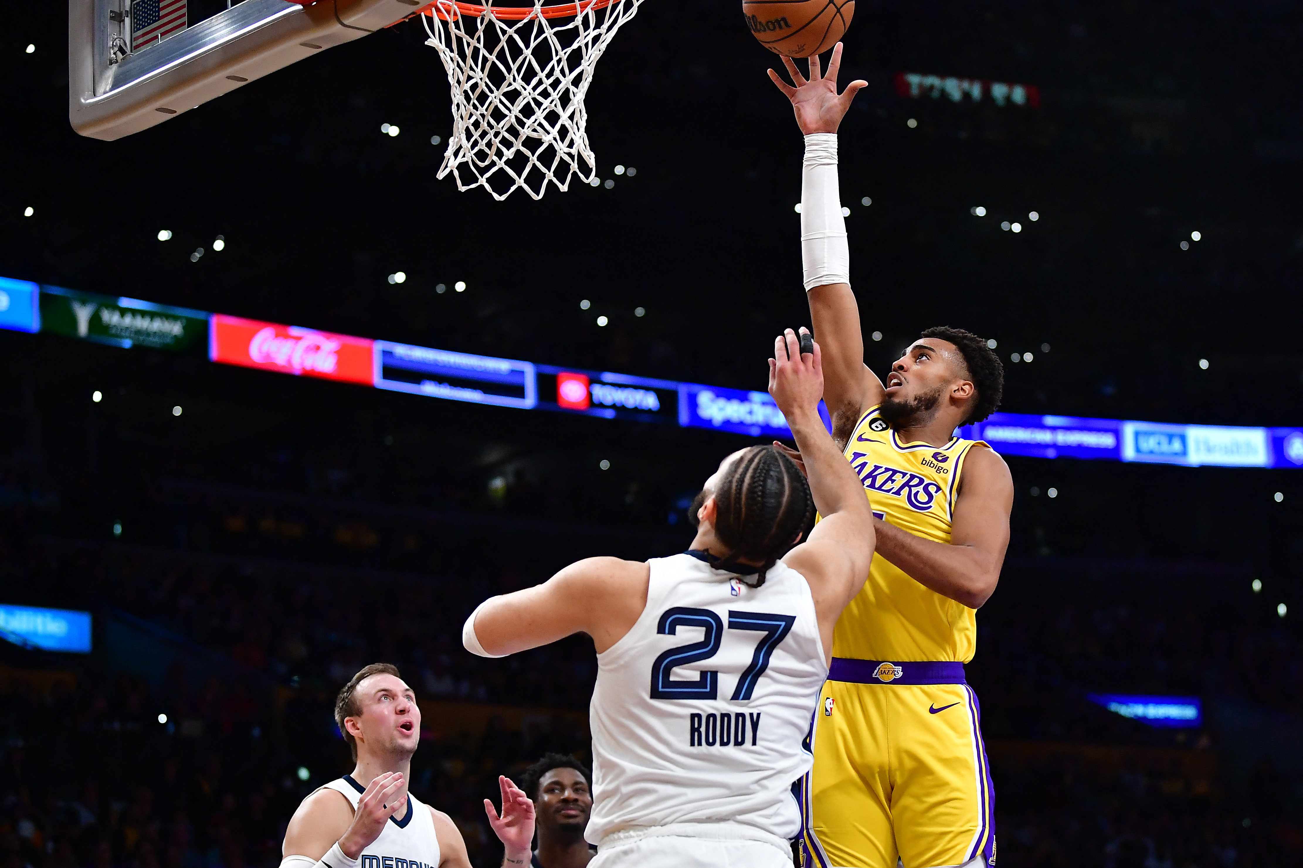 LeBron James decide, Lakers bate Grizzlies na prorrogação e fica a