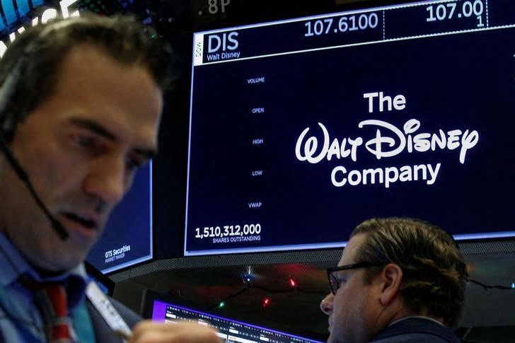 Traders work at the post where Walt Disney Co. stock is traded on the floor of the NYSE in New York, U.S., December 14, 2017. REUTERS/Brendan McDermid