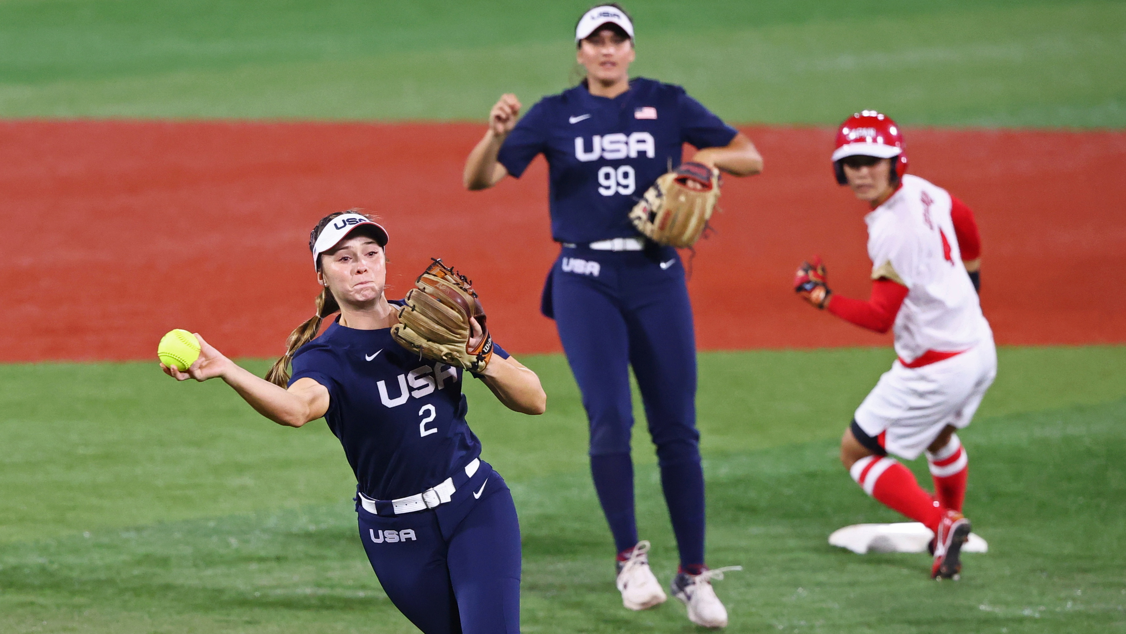 Softball-Japan shuts down USA to win gold; Canada take bronze | Reuters