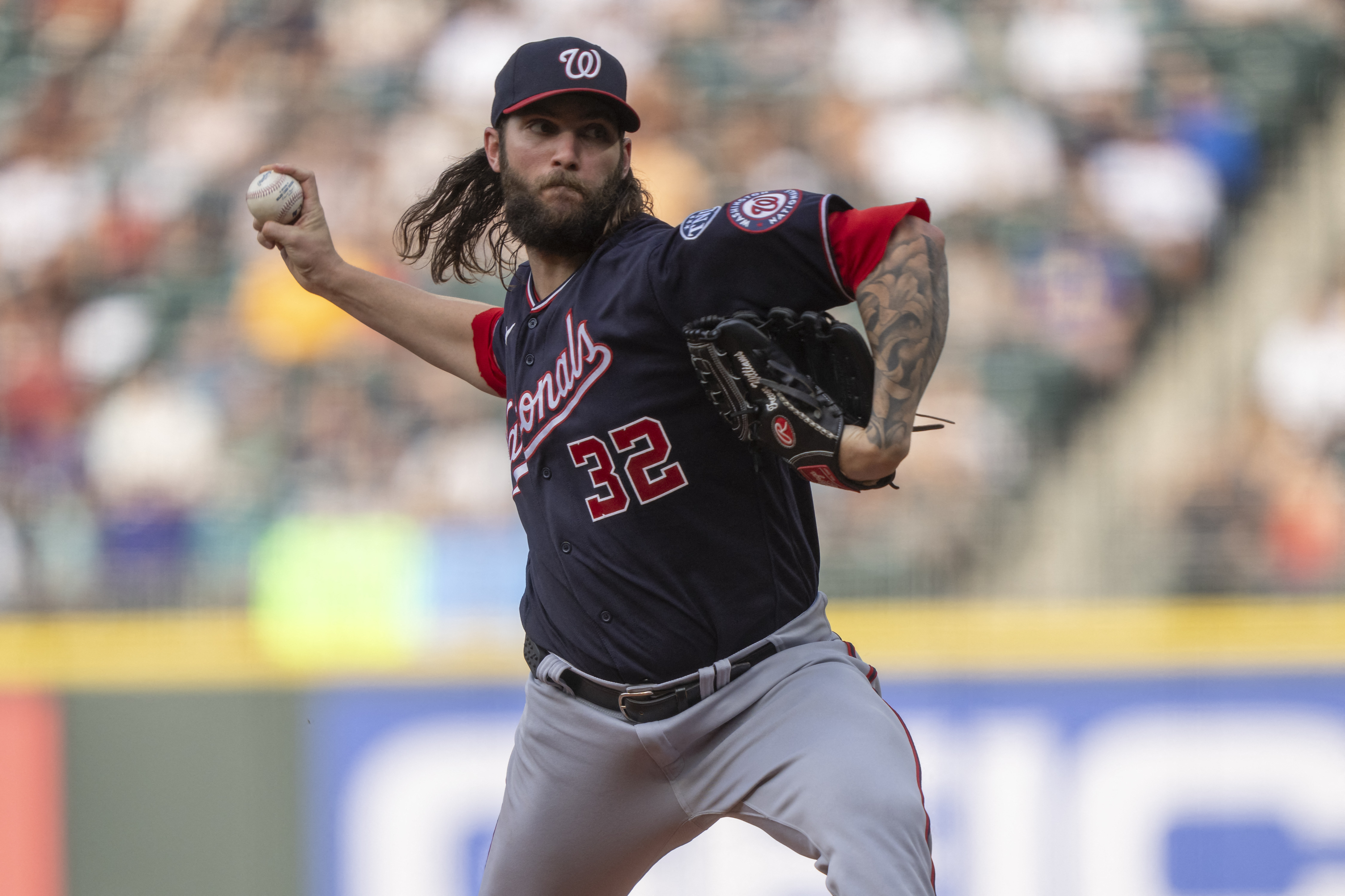 Luis Castillo throws 7 strong innings, Mike Ford clears bases in 9