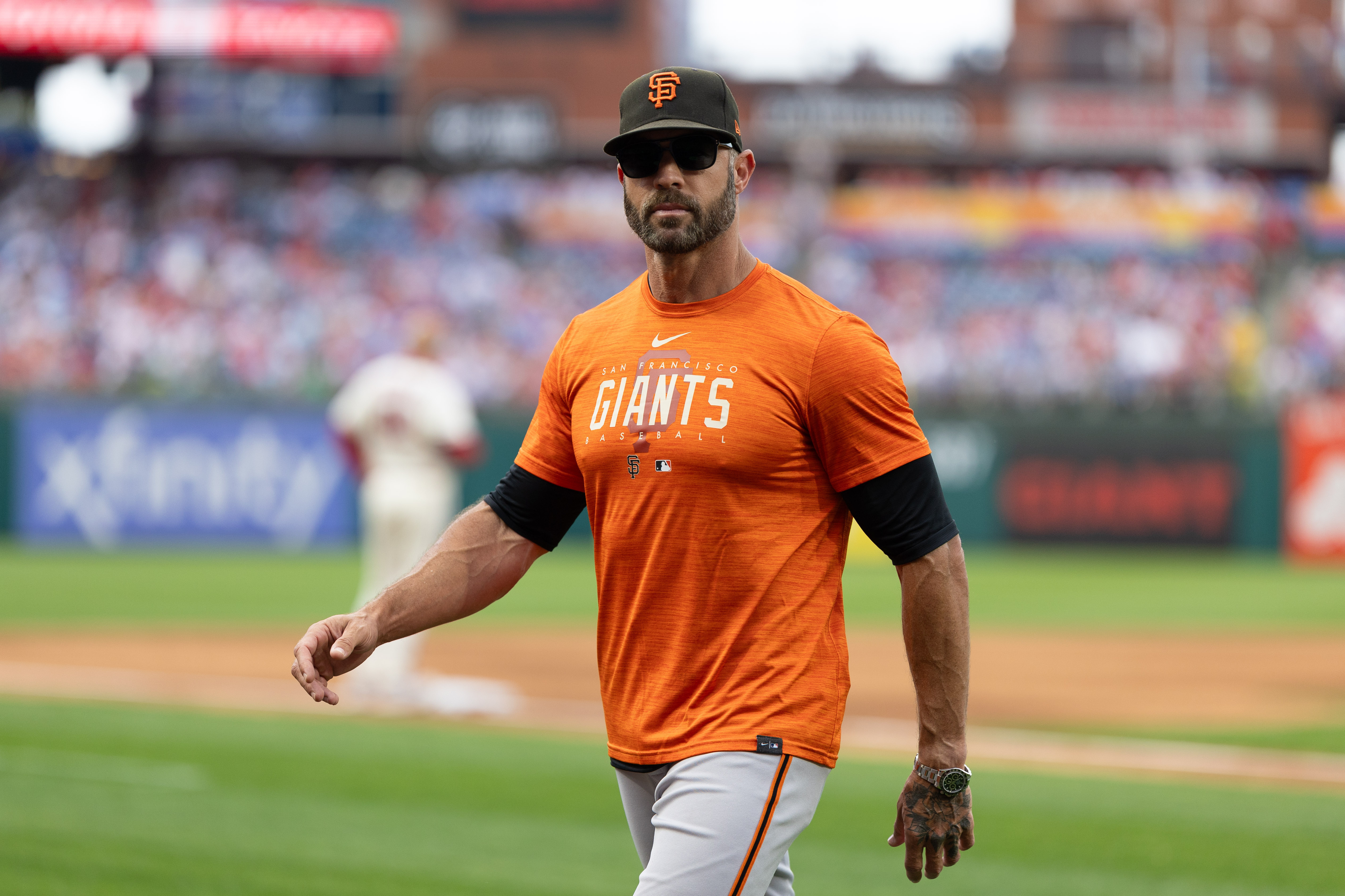 Giants outlast Phillies in extra-innings affair