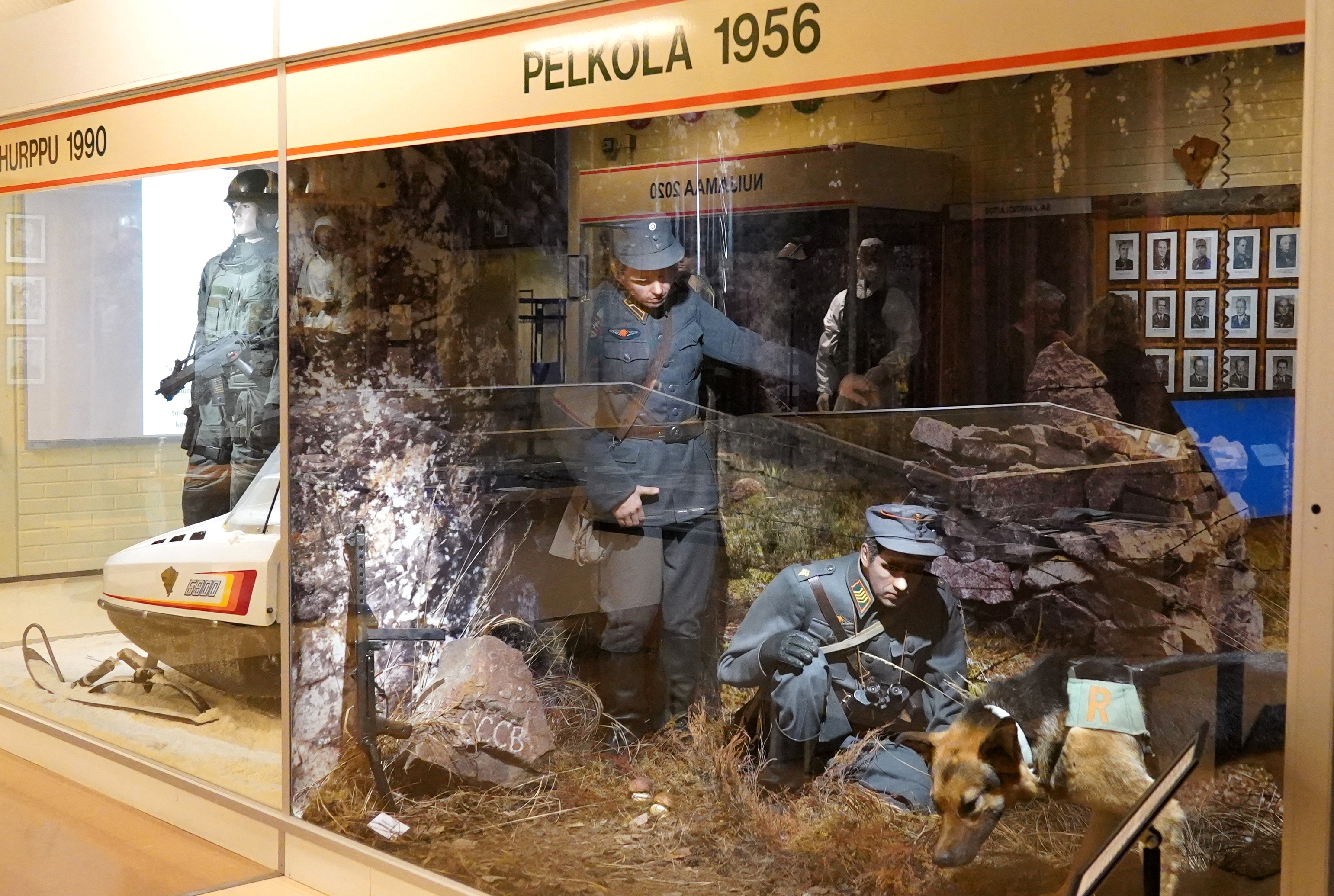 An exhibit in the window depicts Finnish border guards of year 1956 in a Border Museum in Imatra