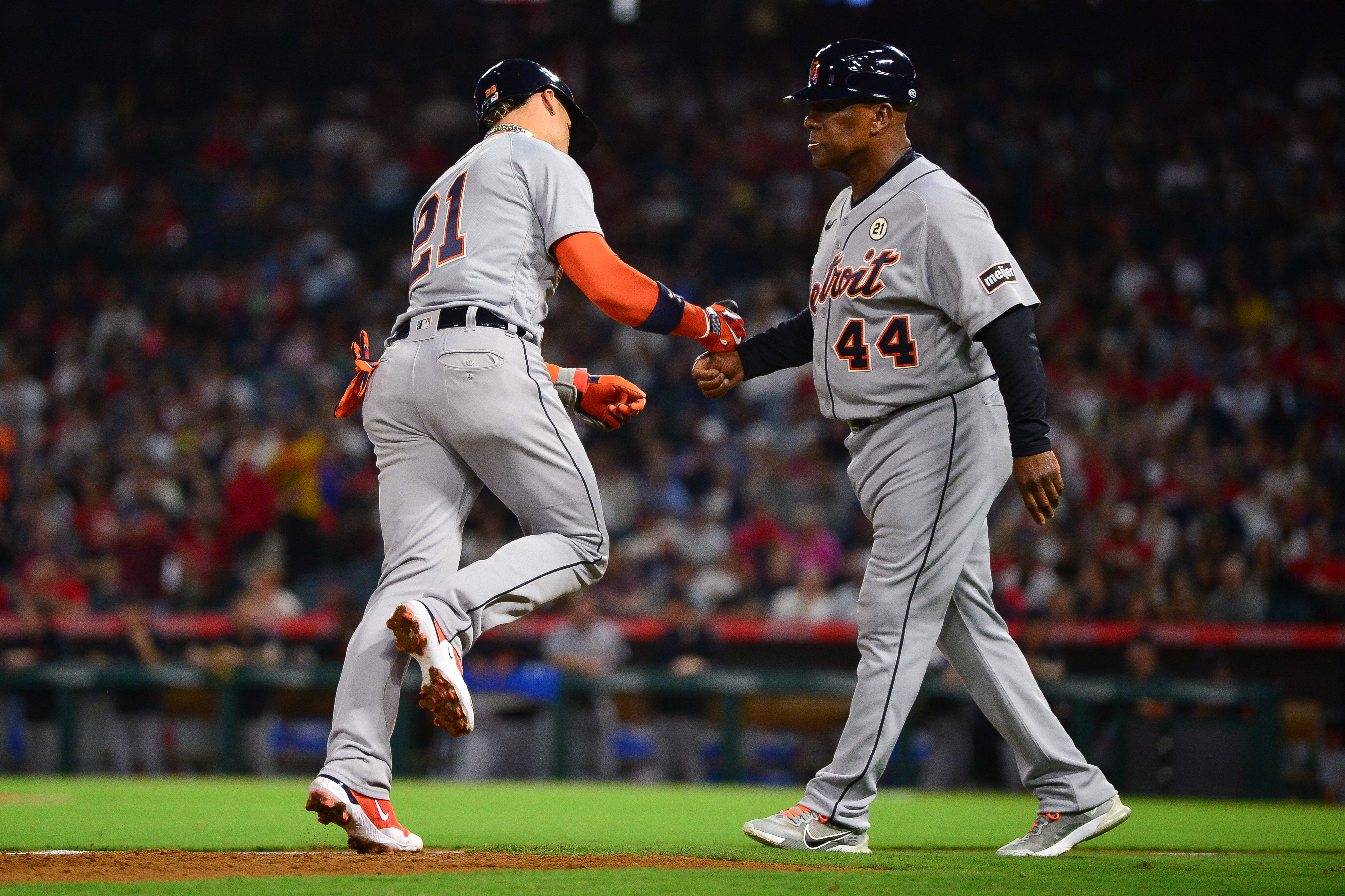 Javier Baez knocks in four as Tigers trounce Angels