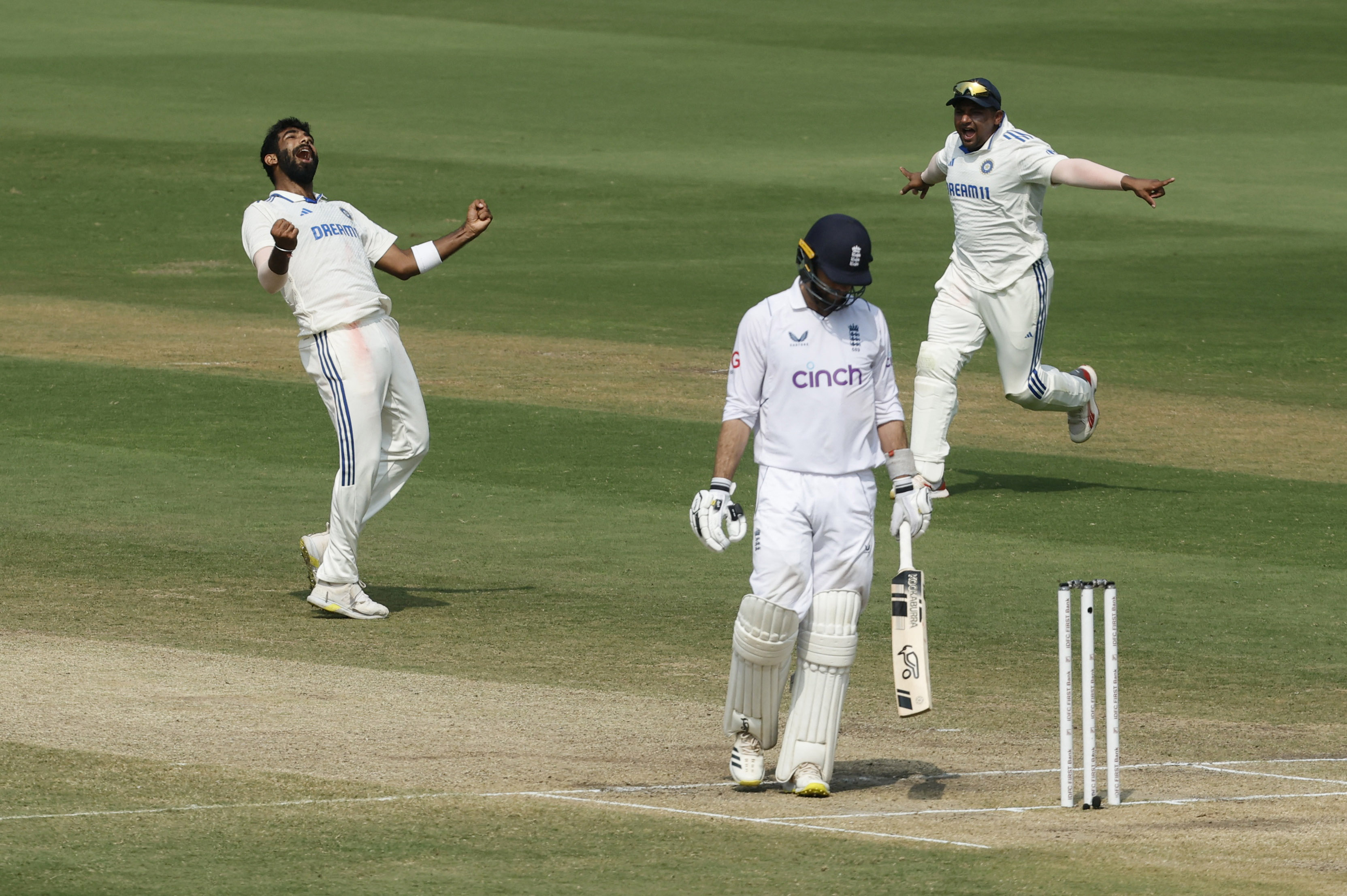 India wins second test by 106 runs over England to level 5-test series at  1-1