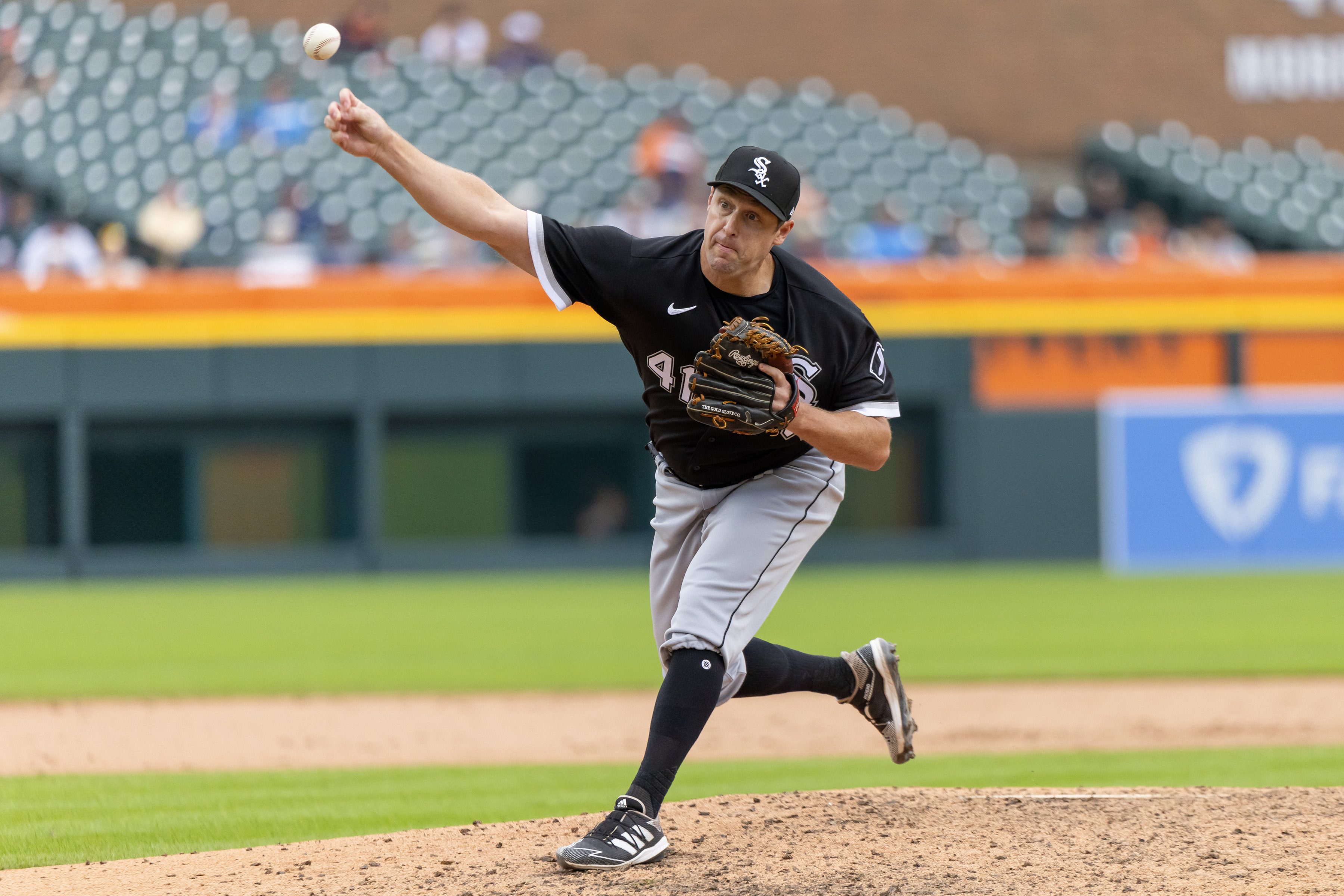 Sawyer Gipson-Long wins debut as Tigers edge White Sox