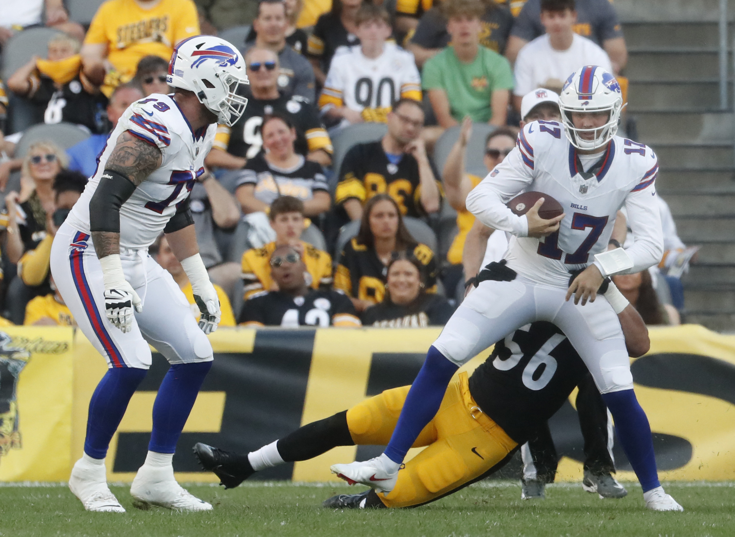 Pittsburgh Steelers quarterback Kenny Pickett, center, sits on the bench  during an NFL preseason football game against the Buffalo Bills in  Pittsburgh, Sunday, Aug. 20, 2023. (AP Photo/Gene J. Puskar Stock Photo 