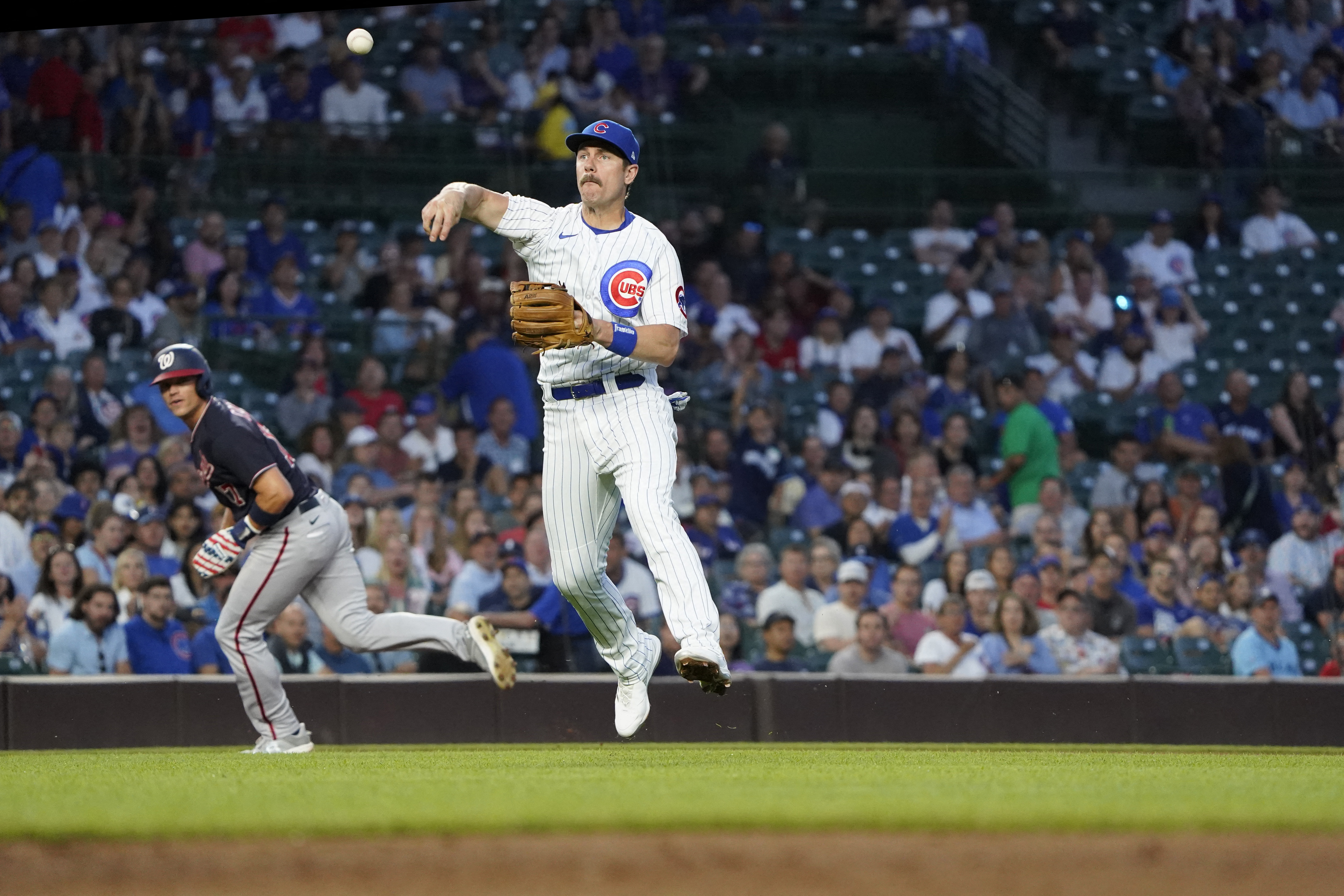 Late explosion lifts Cubs to blowout of Nationals