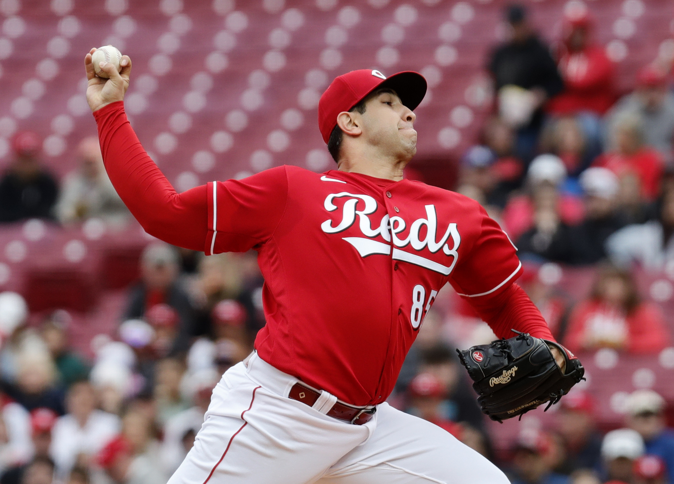 Phillies score 9 in the first to begin their rout of the Reds