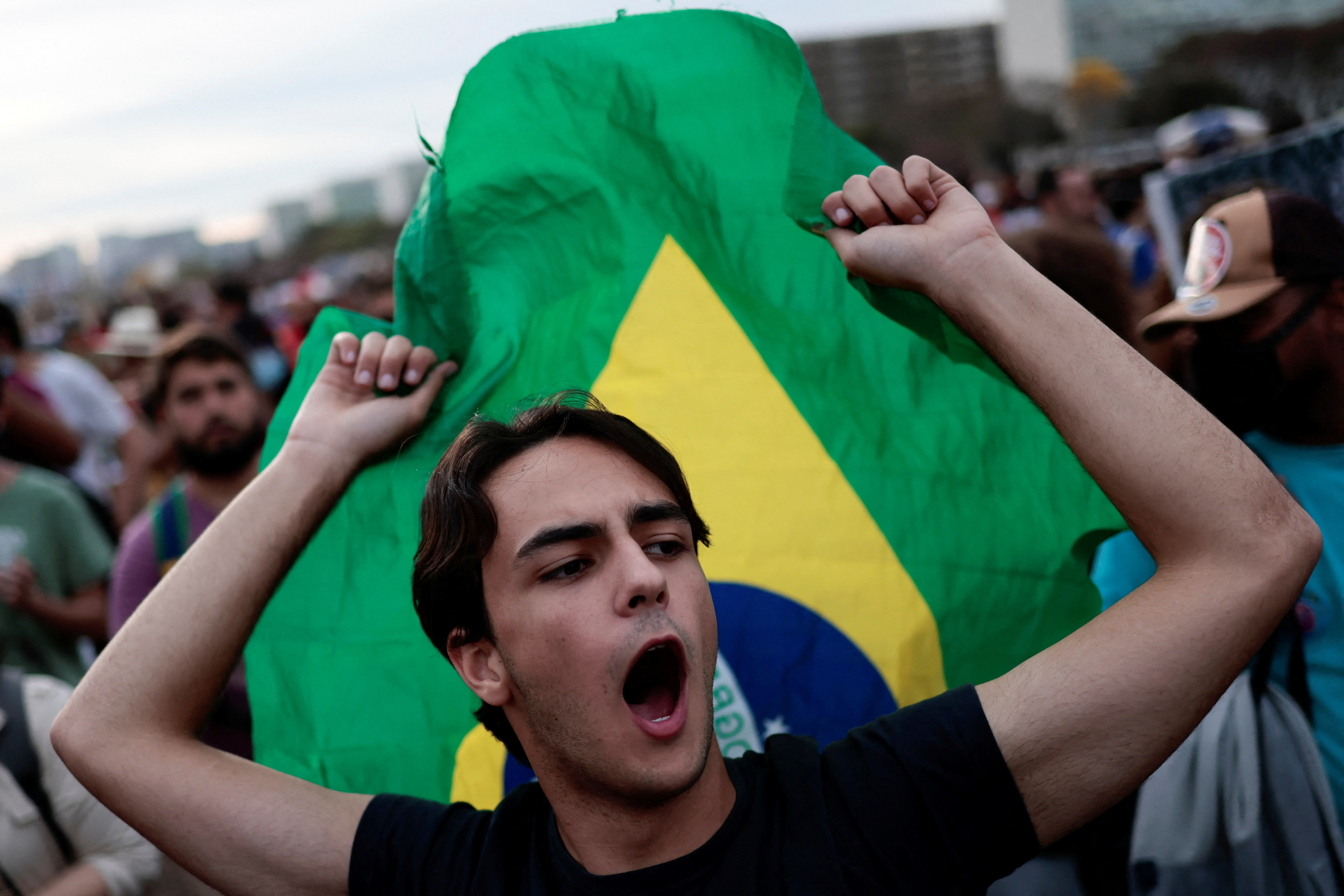 March in support of manifestos defending the nation's democratic institutions and electronic voting system, in Brasilia