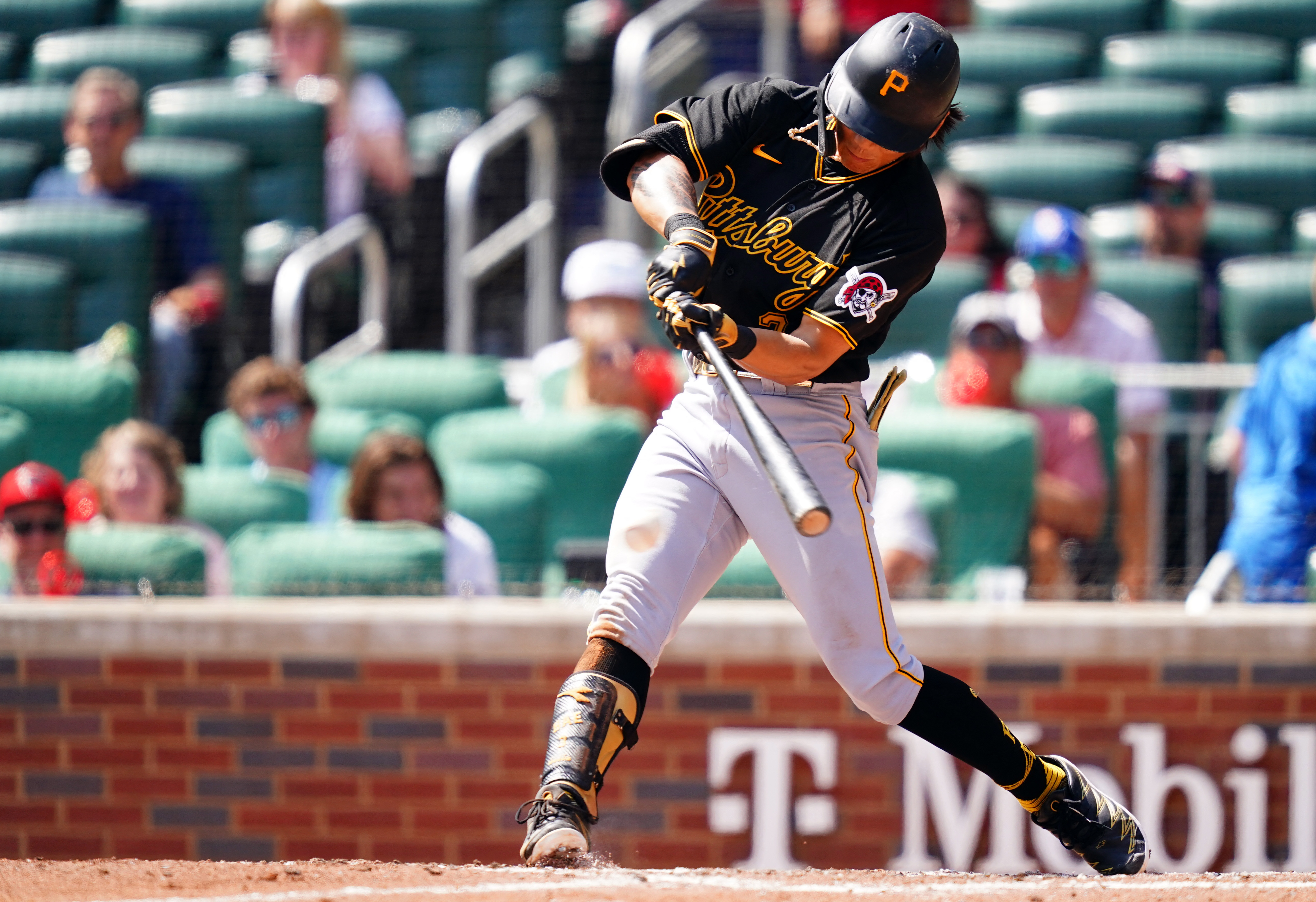 Braves first MLB team to clinch playoff berth this year, rally to beat  Pirates 5-2